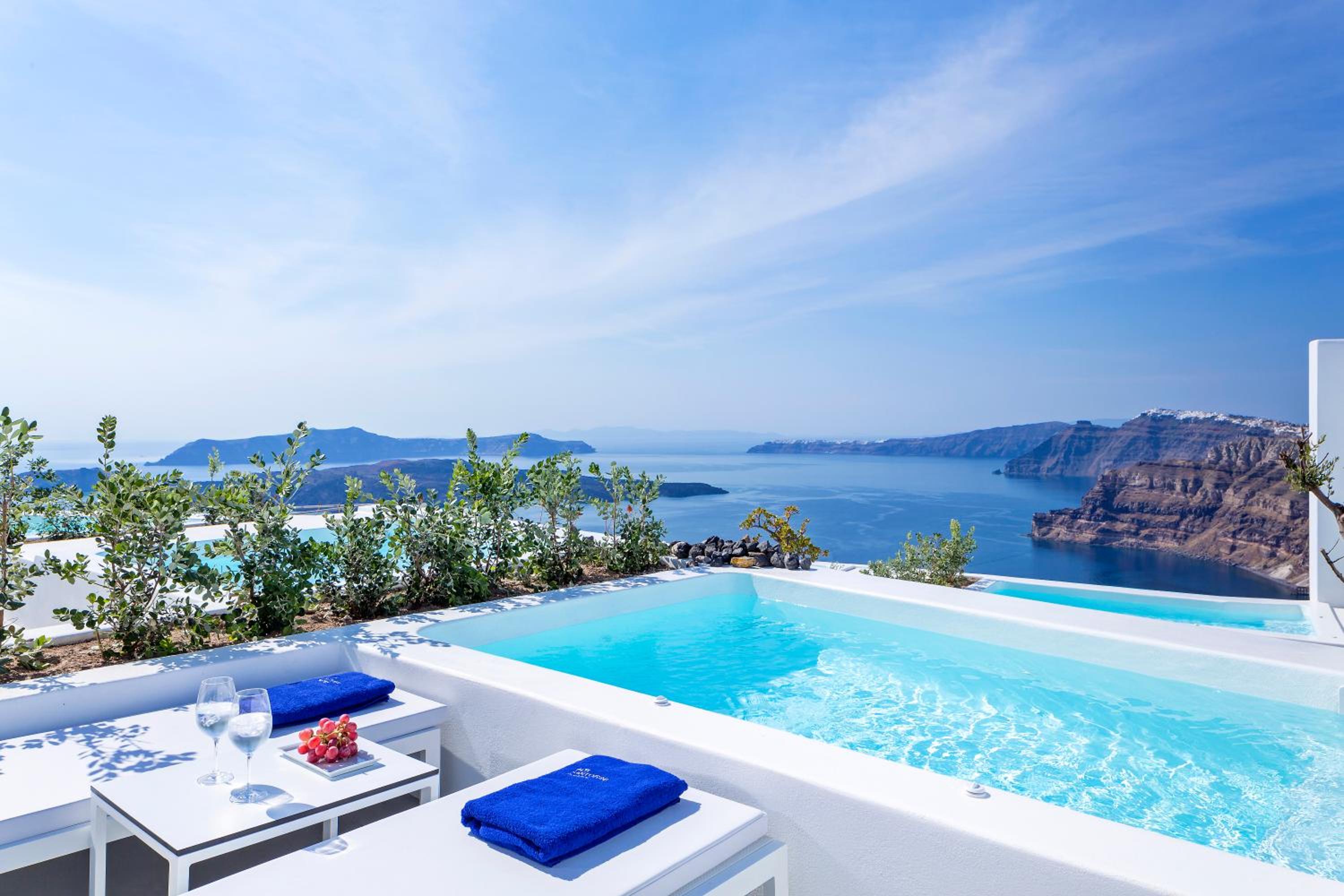 Yellow Suite with Heated Plunge Pool and Caldera View - Photo 8