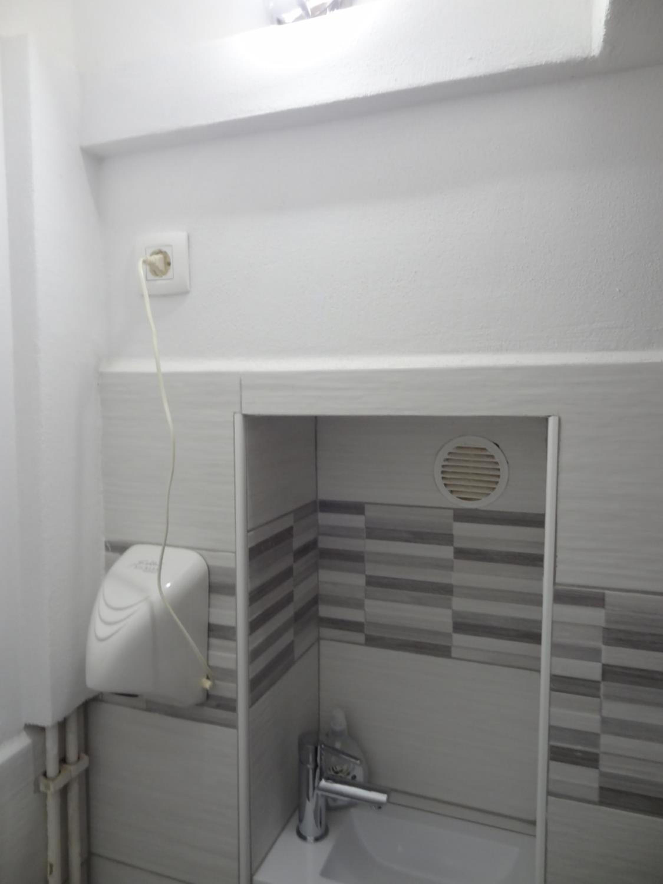 Double Room with Private Bathroom - Photo 15