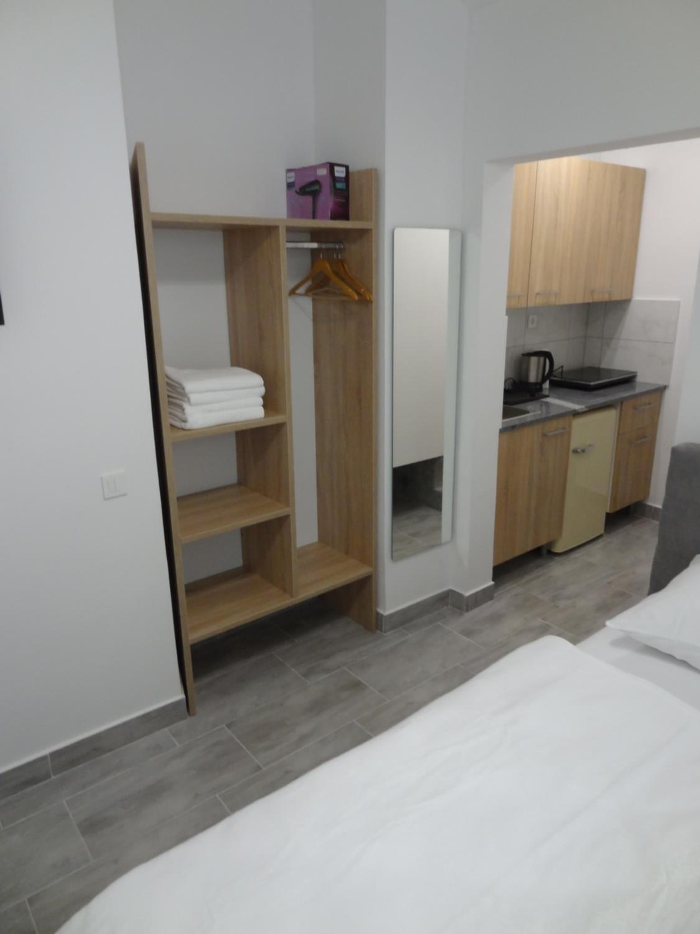 Double Room with Private Bathroom - Photo 6
