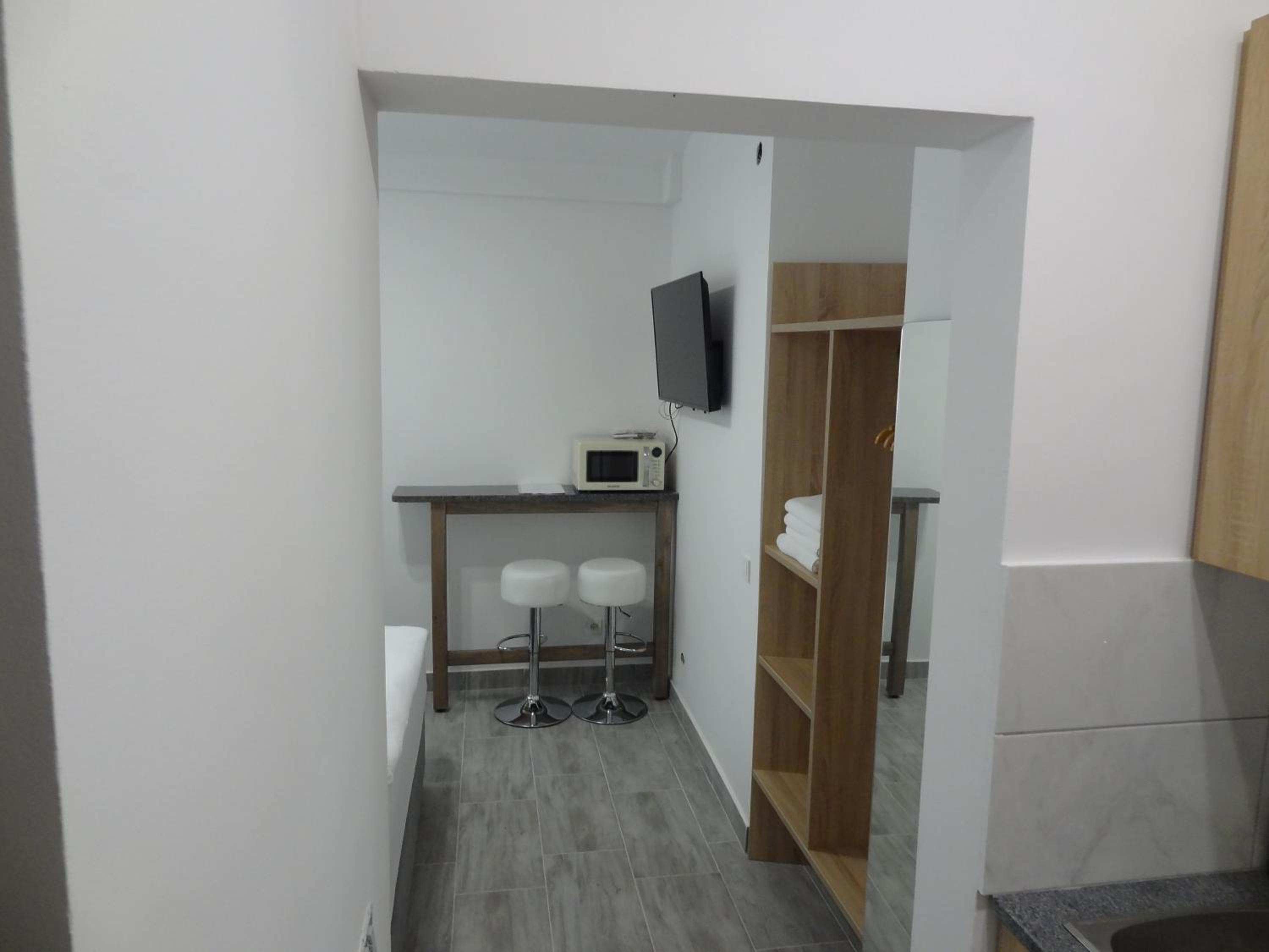 Double Room with Private Bathroom - Photo 8