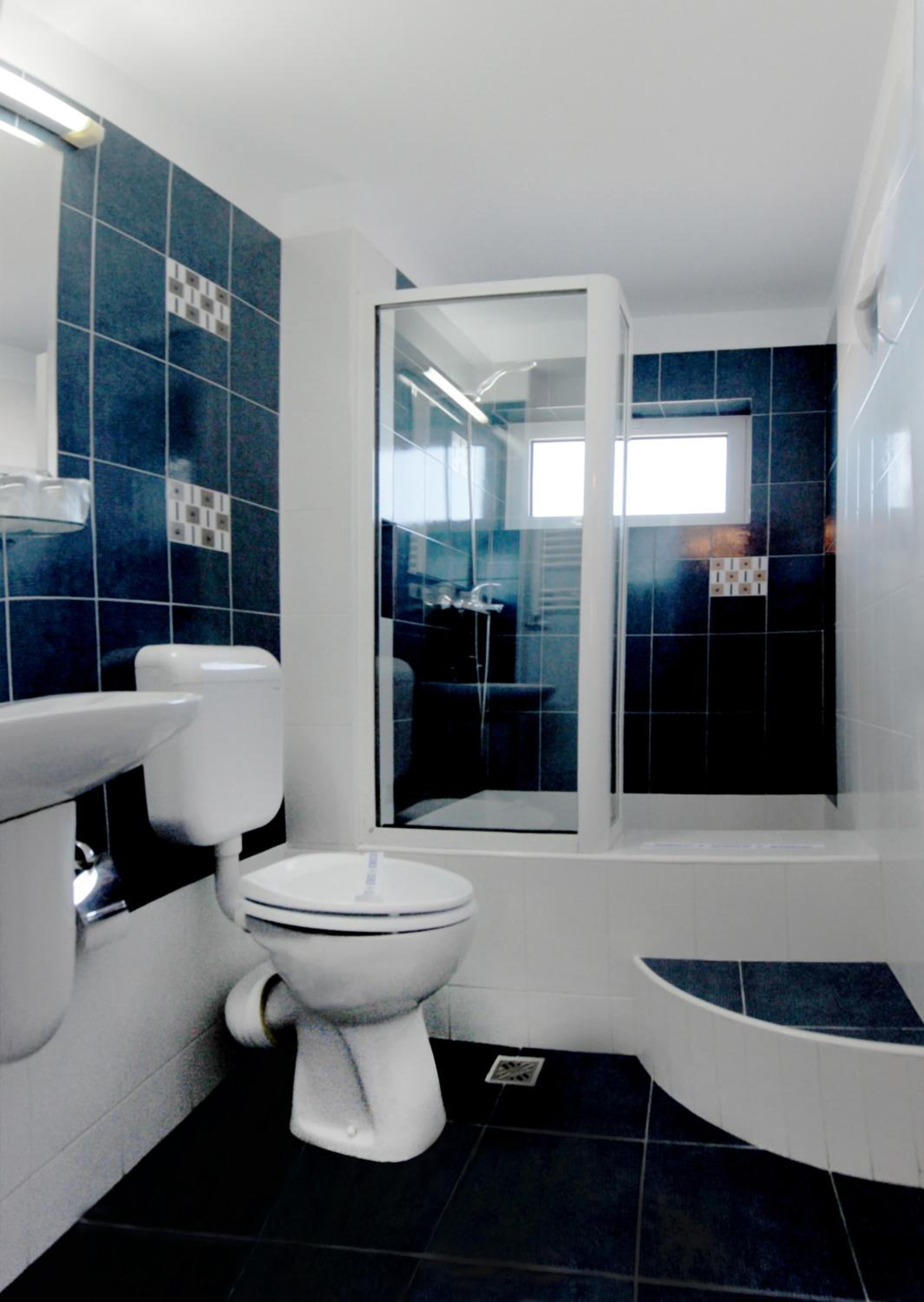 Double Room with large double bed - Photo 3