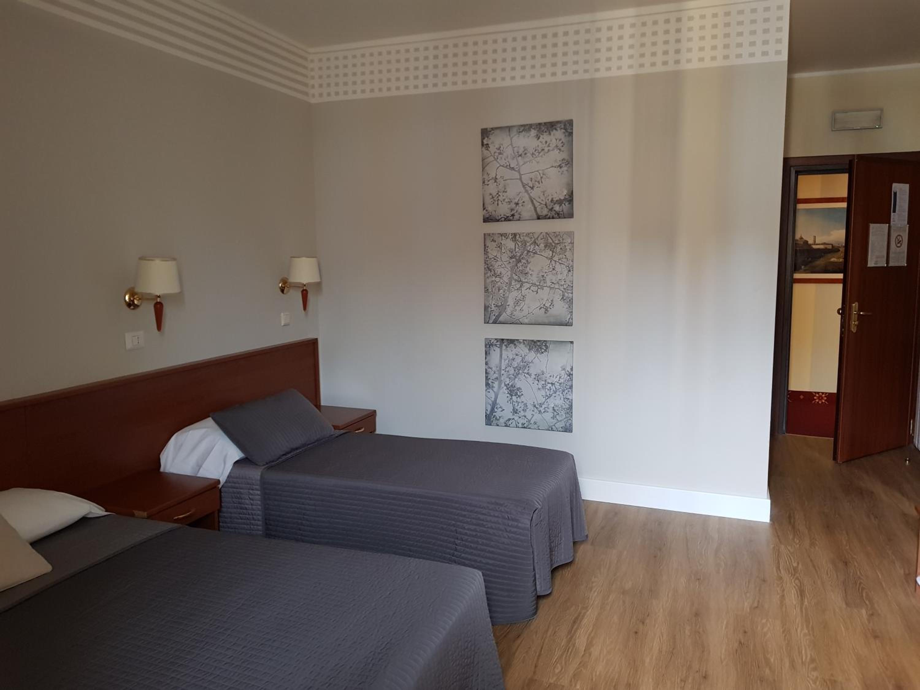 Triple Room - Photo 11