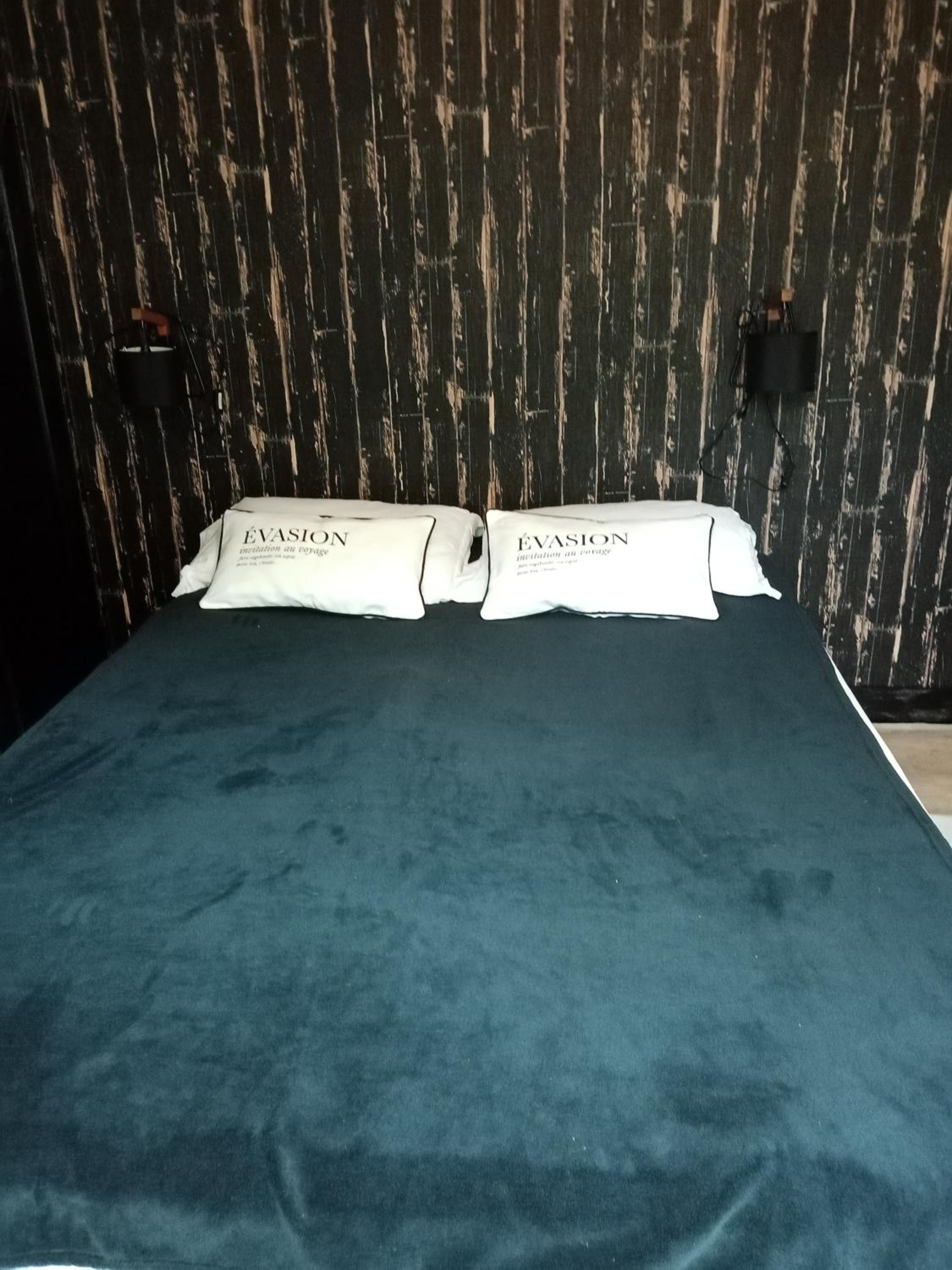Standard Double Room - Photo 8