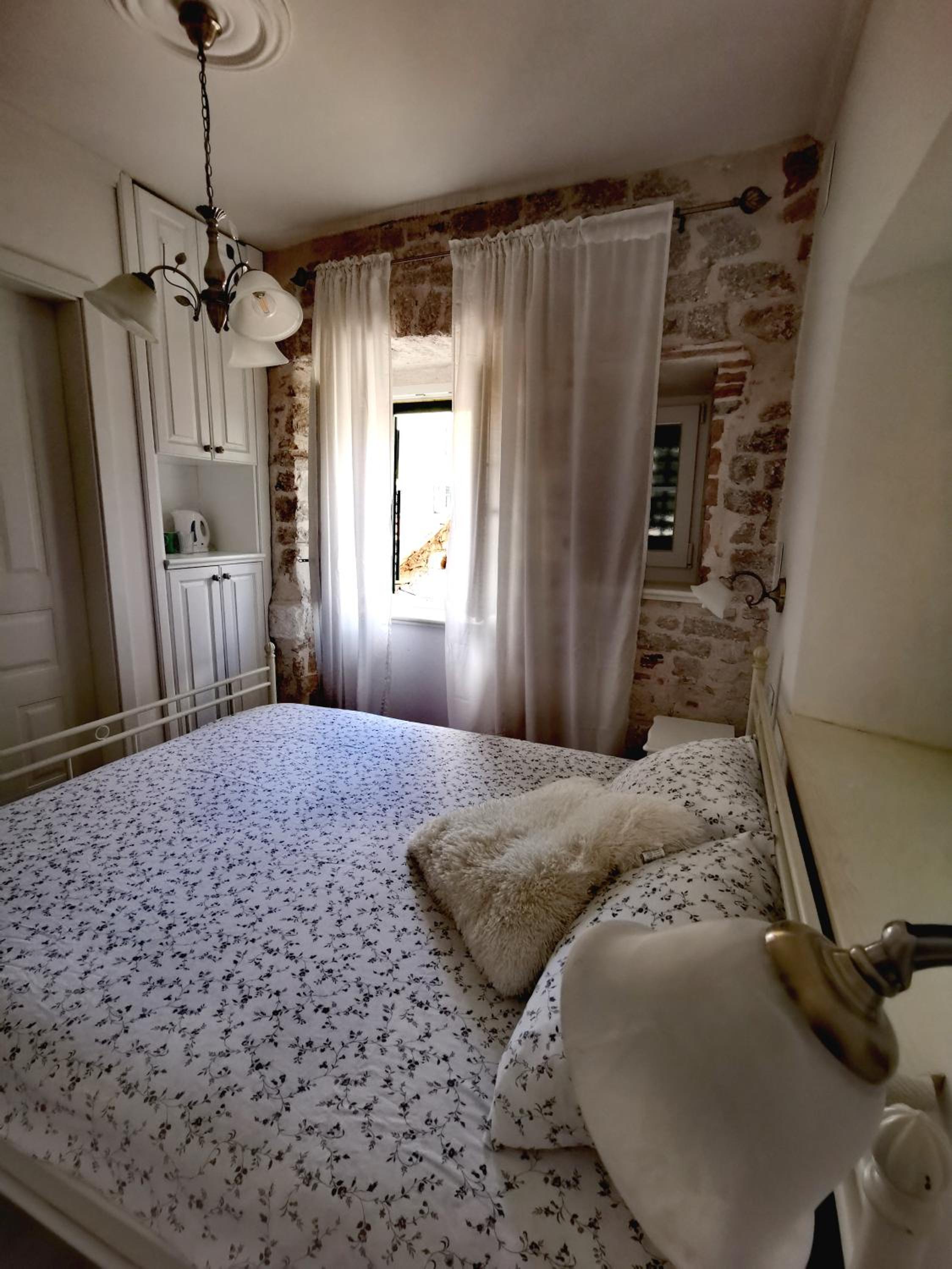 Small Double Room - Photo 11
