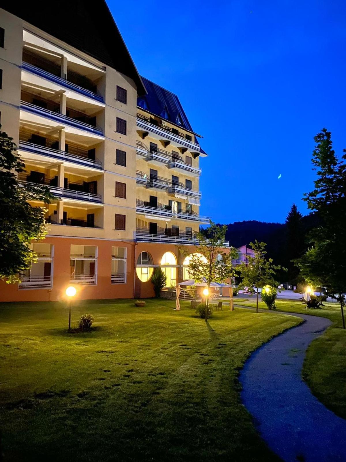 Deluxe Double Room with Balcony - Photo 23