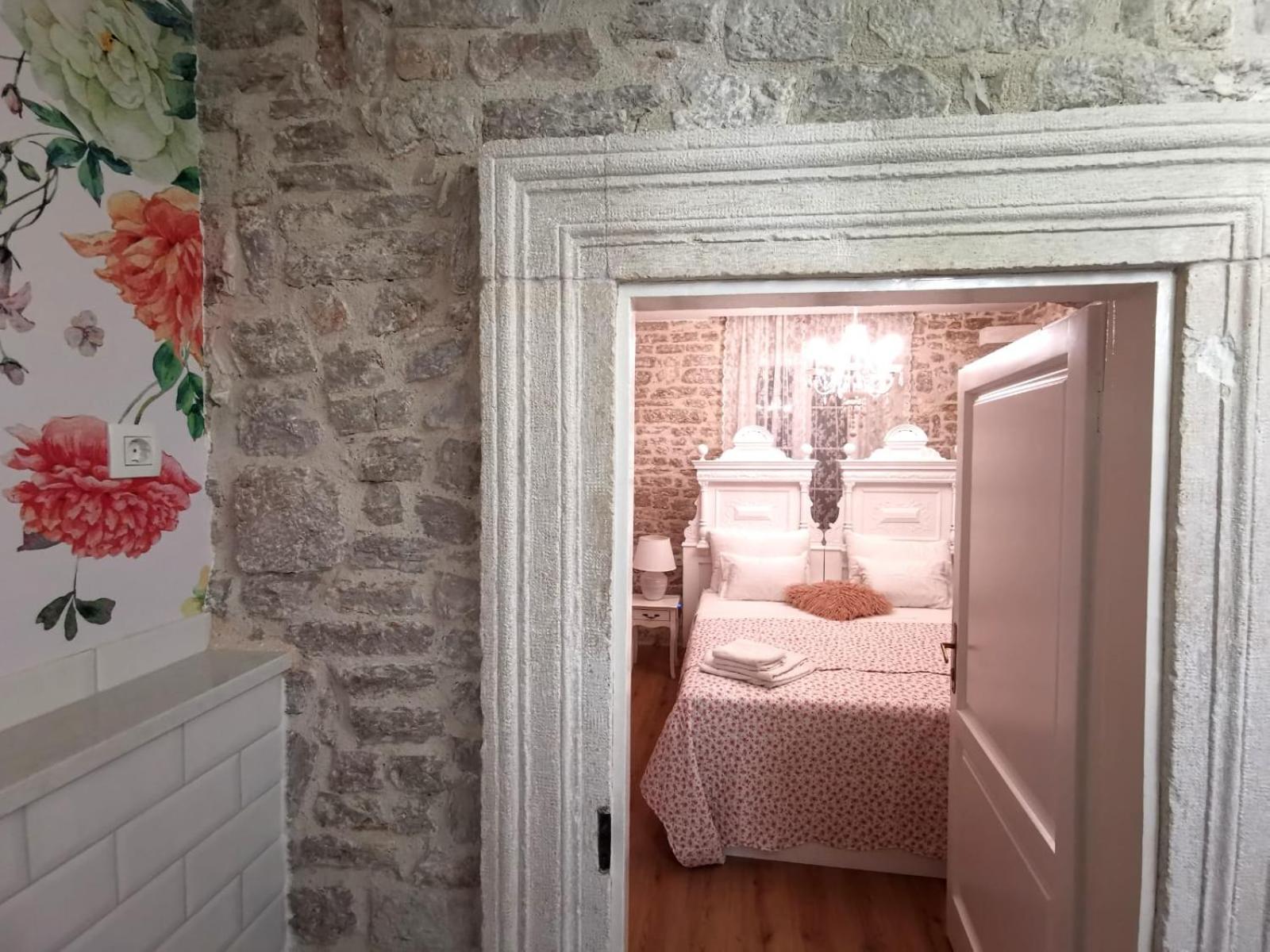 Double Room - Photo 7