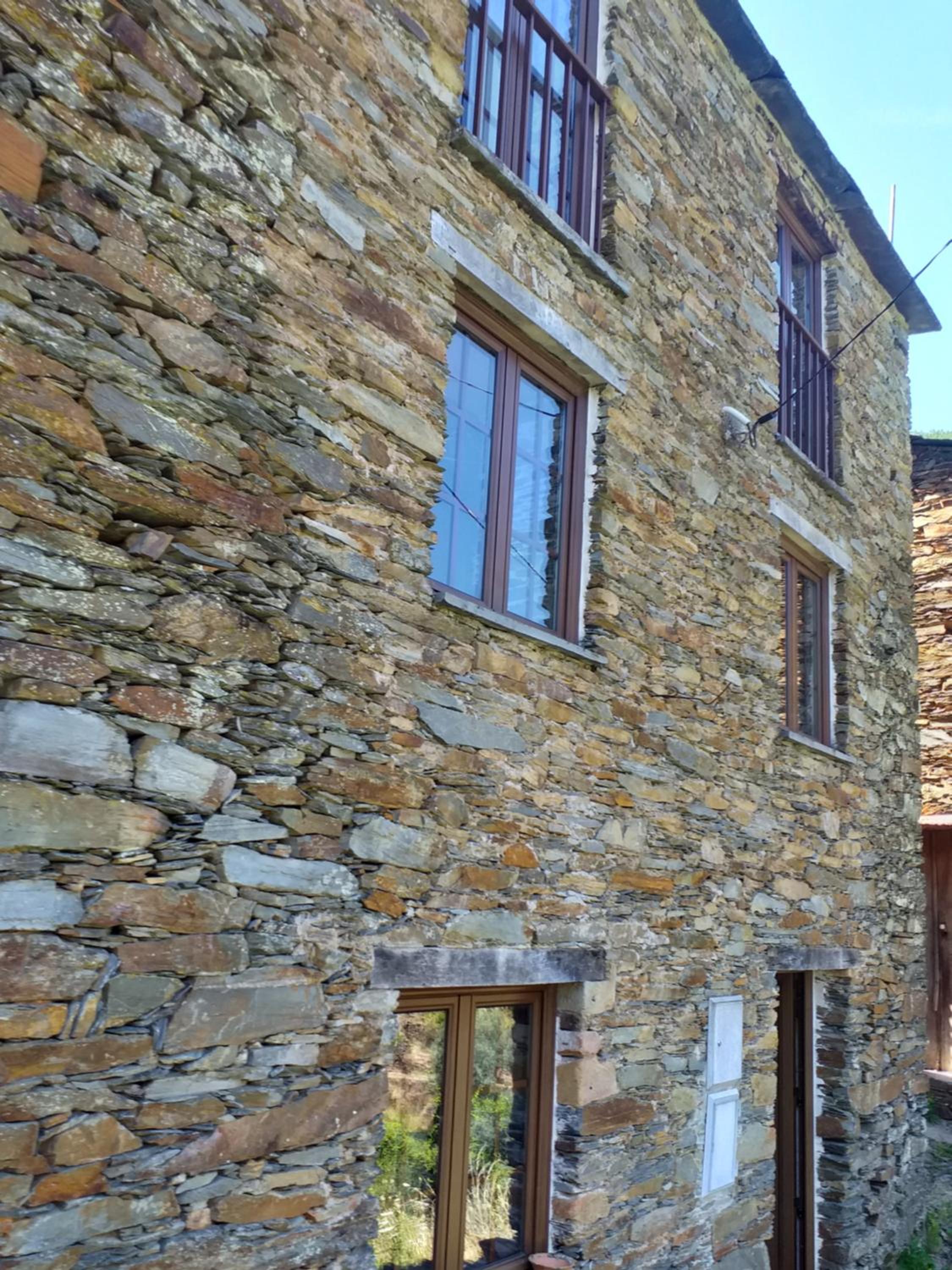 Six-Bedroom House - Photo 22