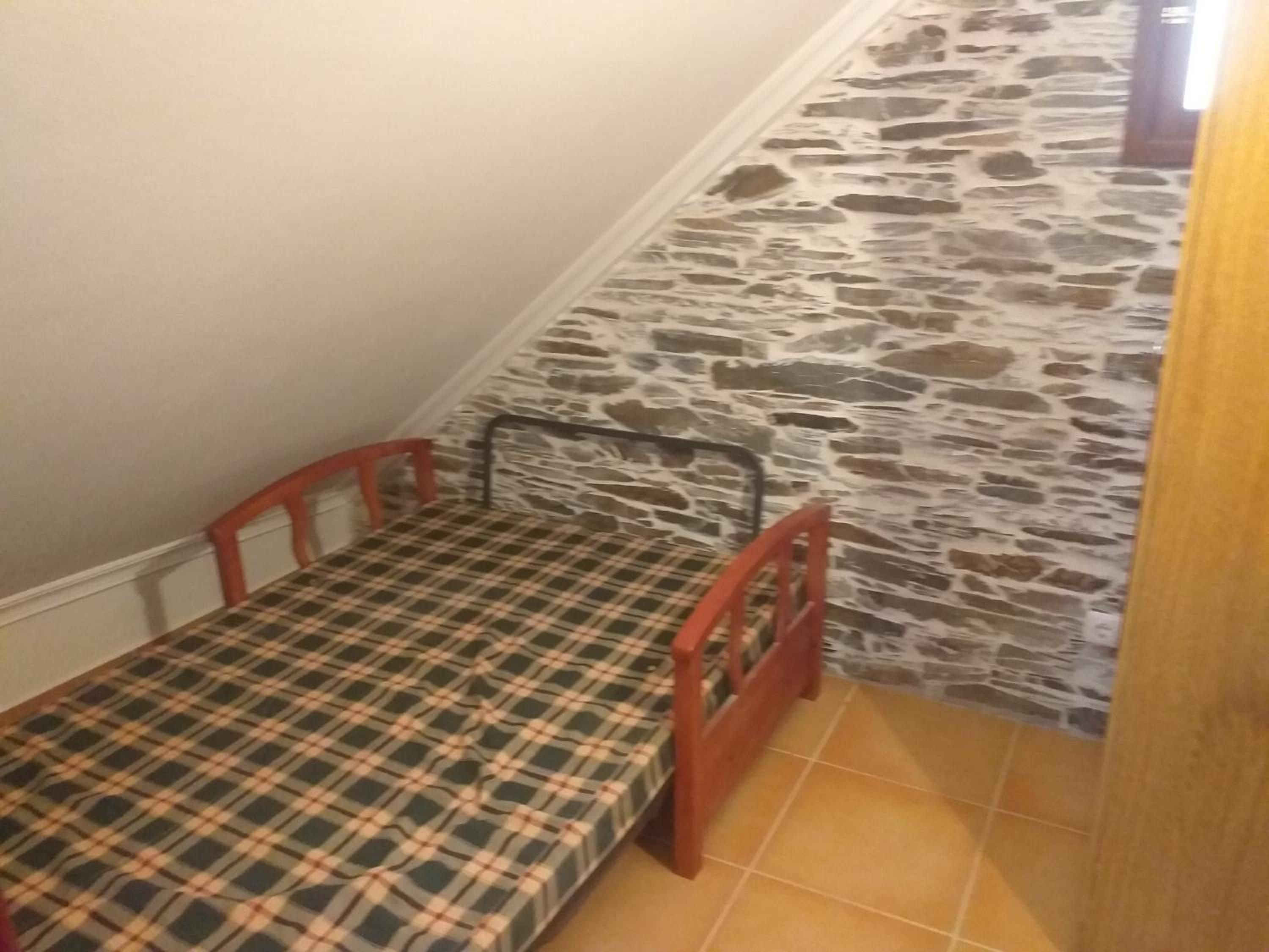 Six-Bedroom House - Photo 25