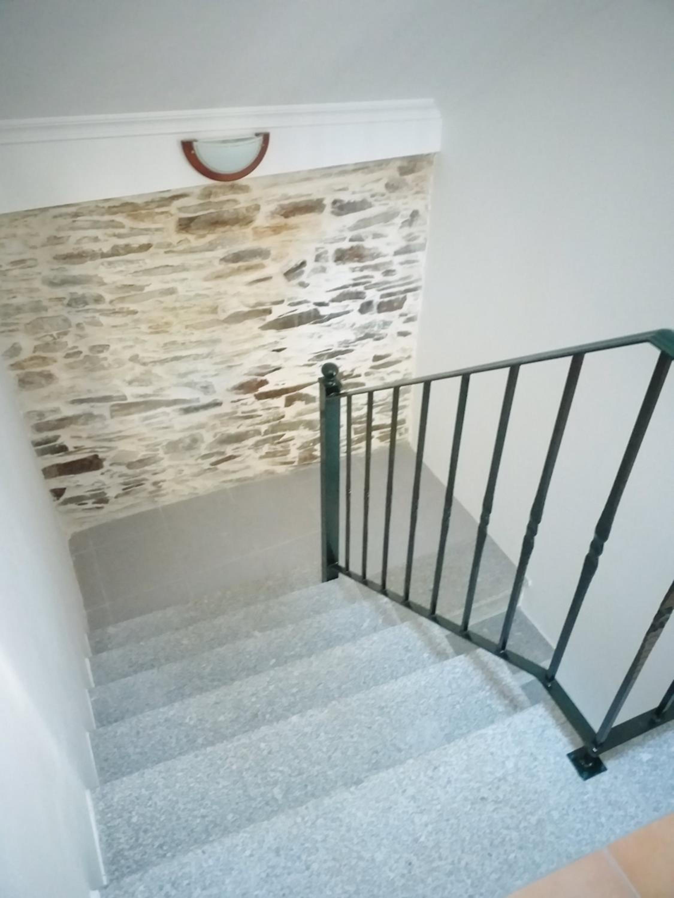 Six-Bedroom House - Photo 23