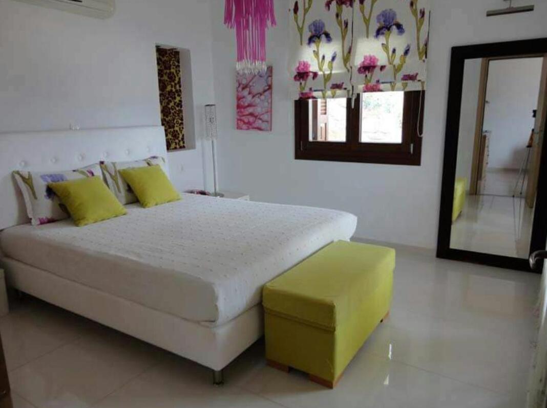 One-Bedroom Apartment with Sea View photo 2