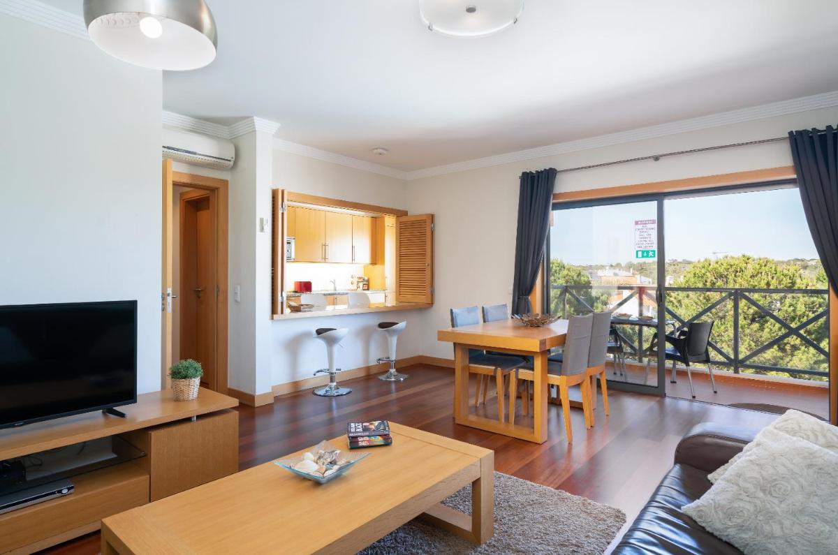 Apartment with Pool View 