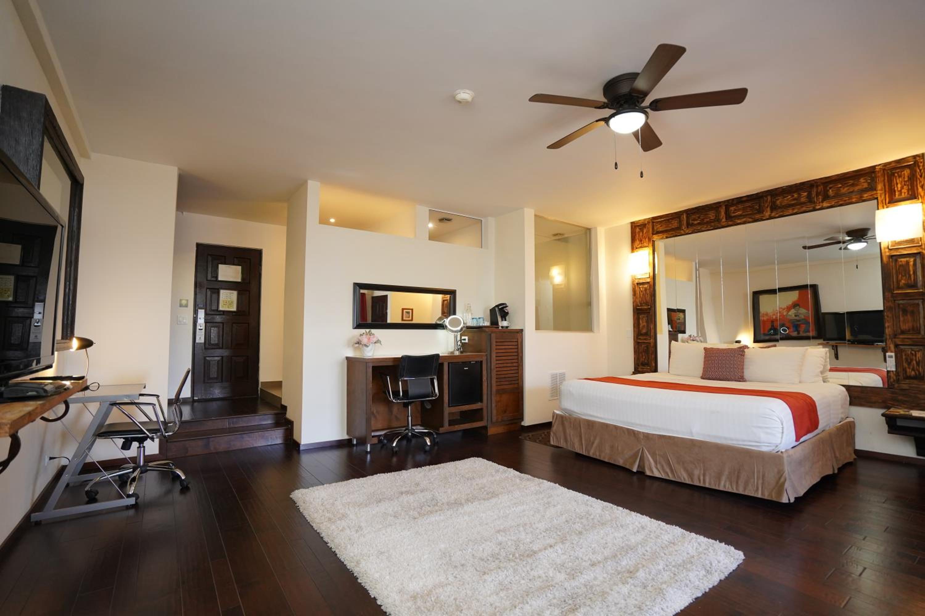 Junior King Suite with Hot Tub - Non-Smoking