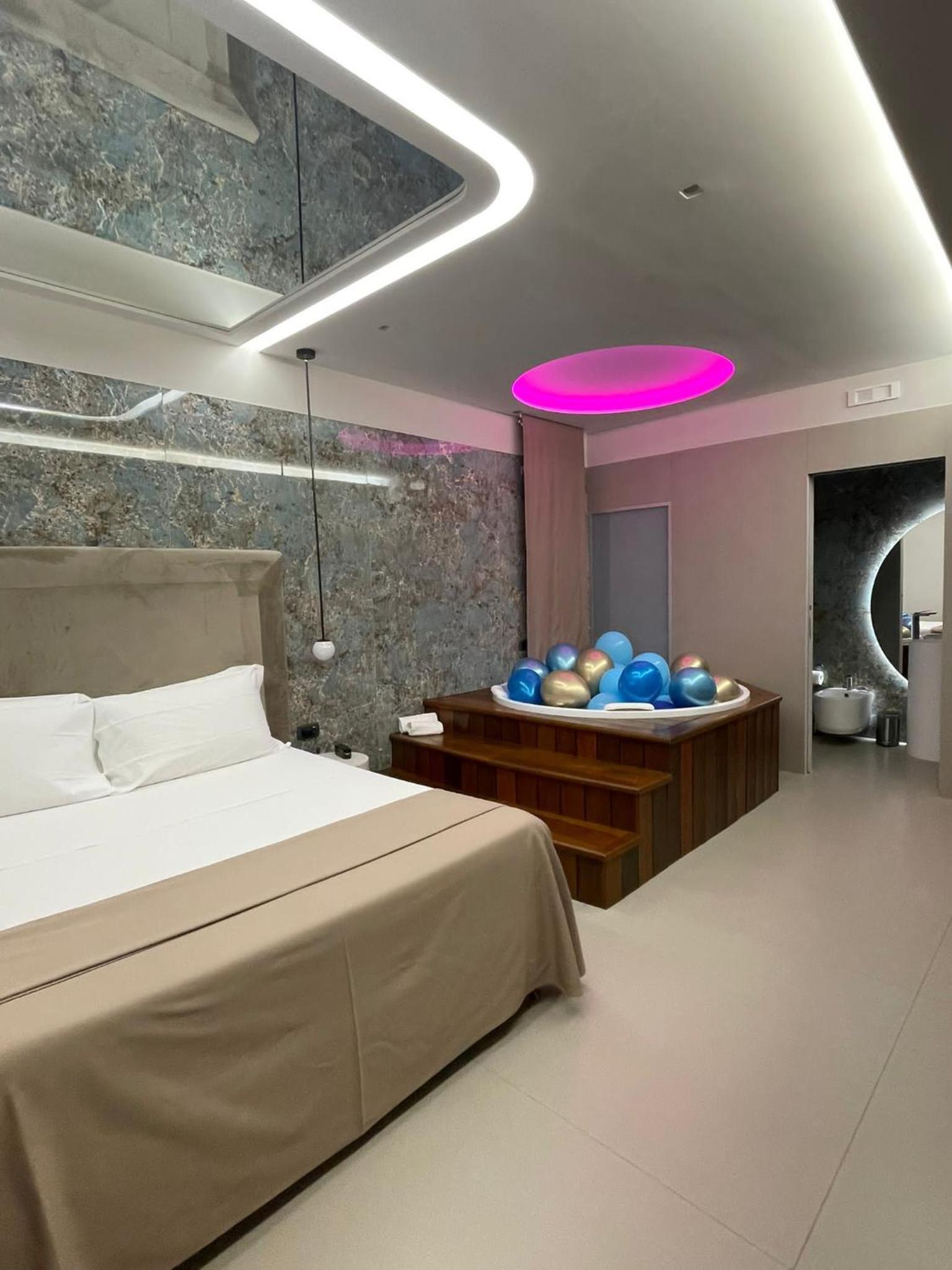 Deluxe Suite with Spa Bath