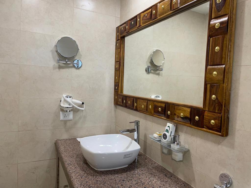 Deluxe Room - Photo 5