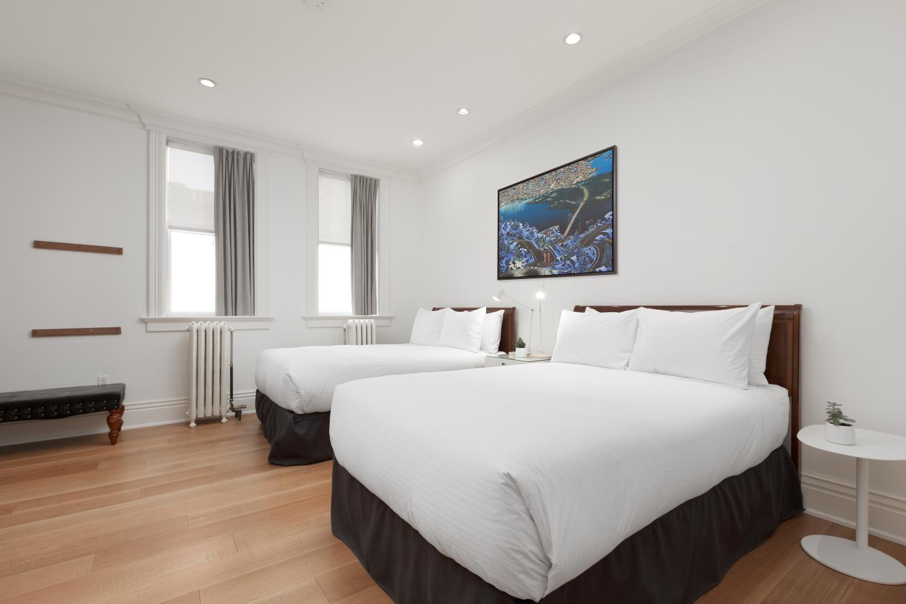 Superior Two Double Beds thumbnail 5