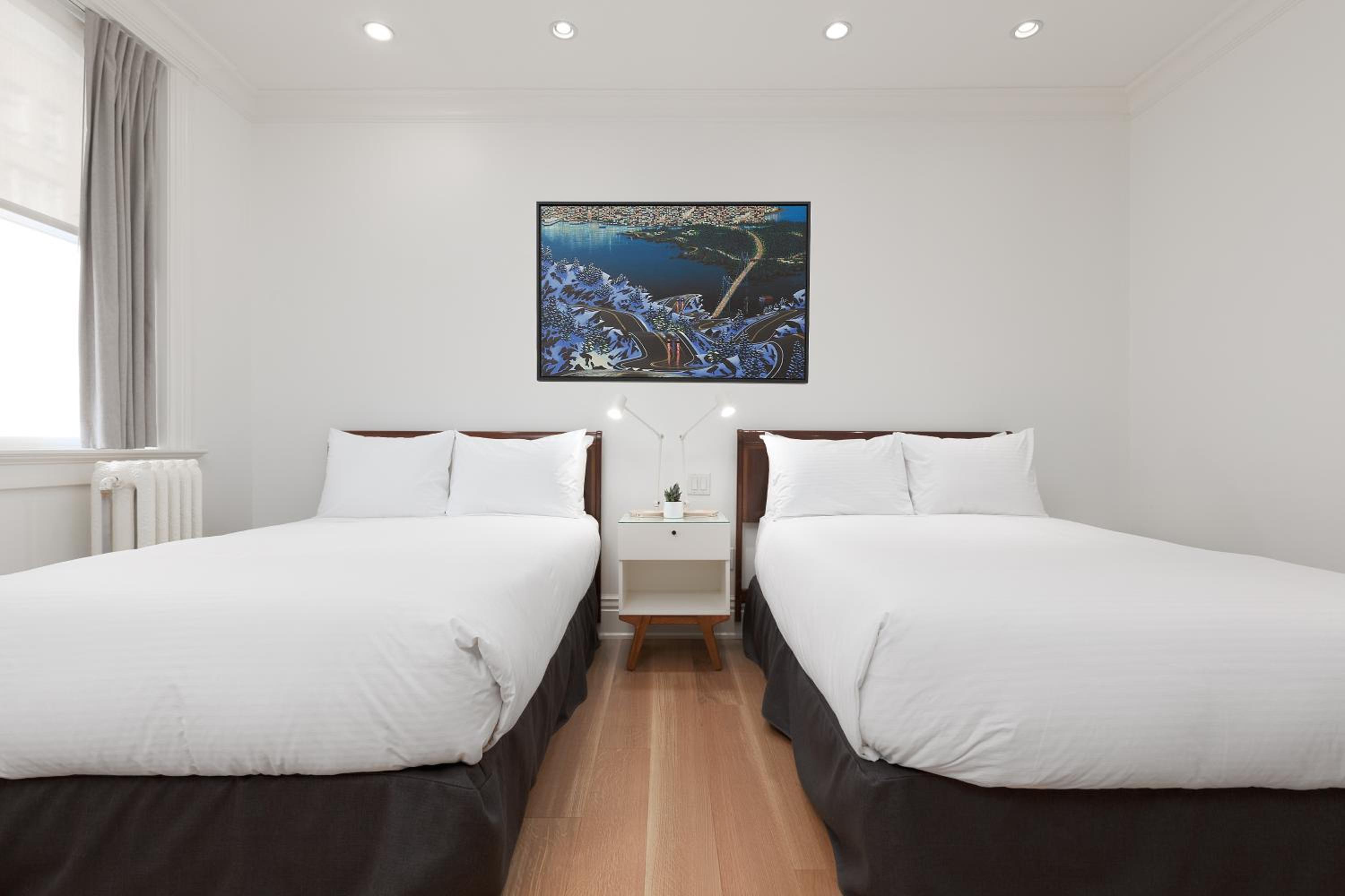 Superior Two Double Beds thumbnail 6