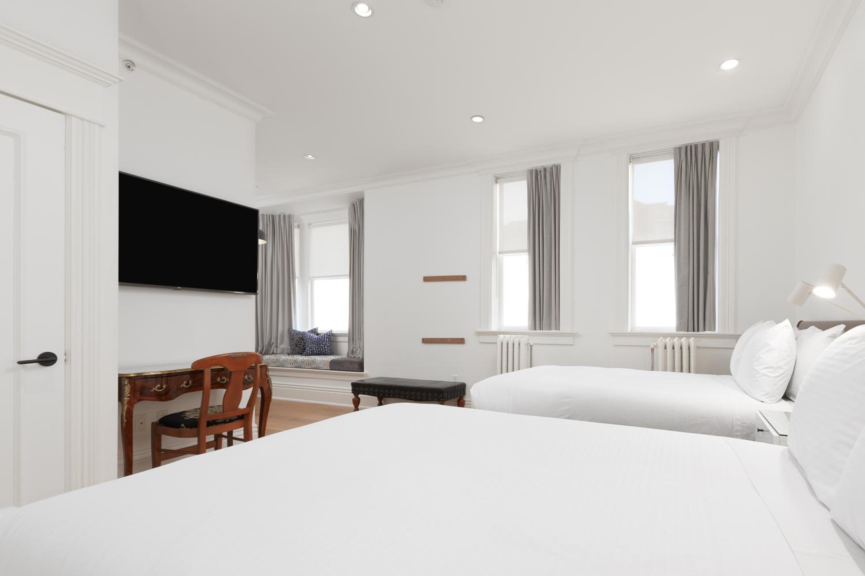 Superior Two Double Beds (Private Bathroom)