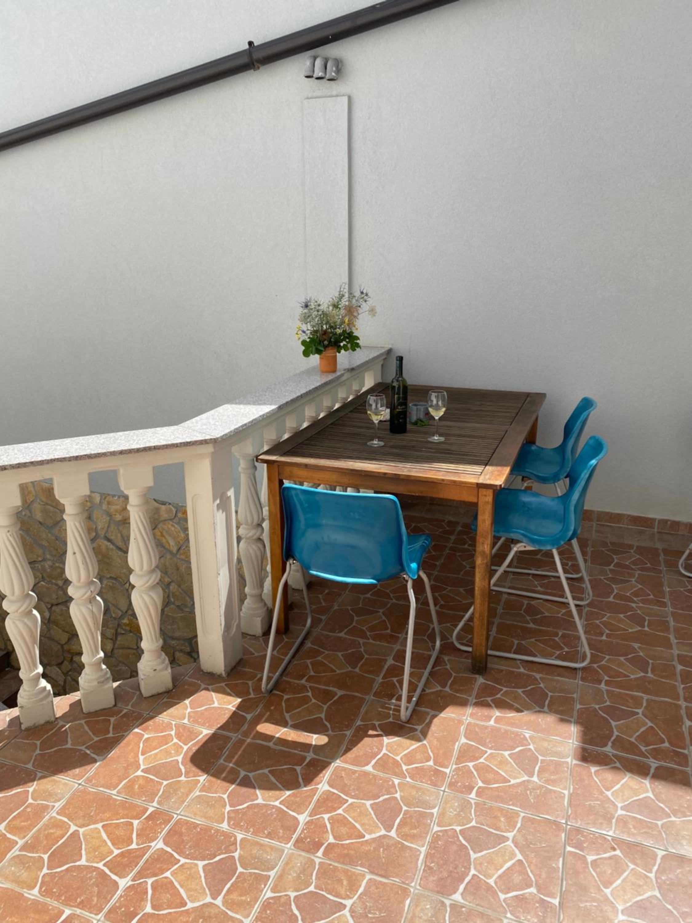 Studio Apartment - Photo 27