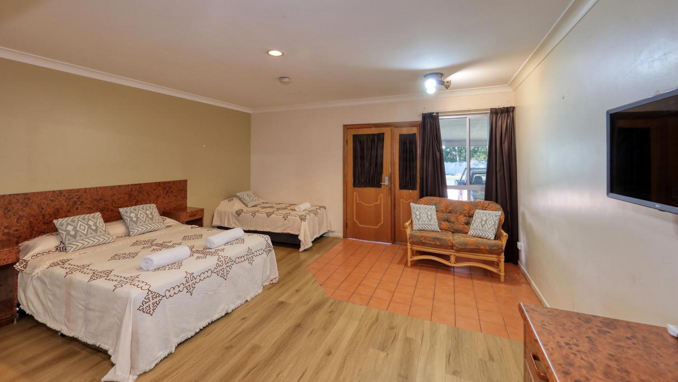 Large Twin Room photo 1