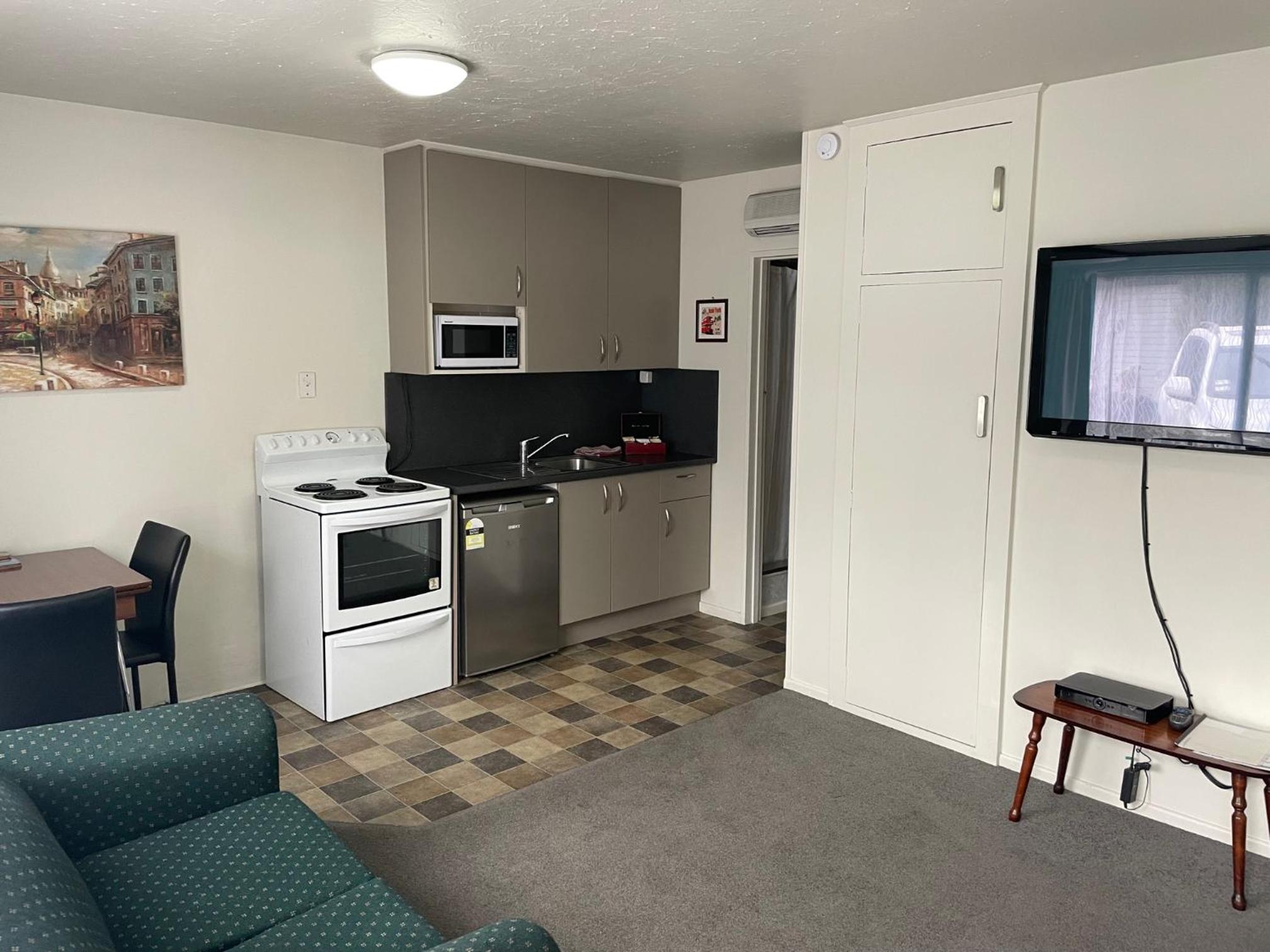 One-Bedroom Apartment thumbnail 5