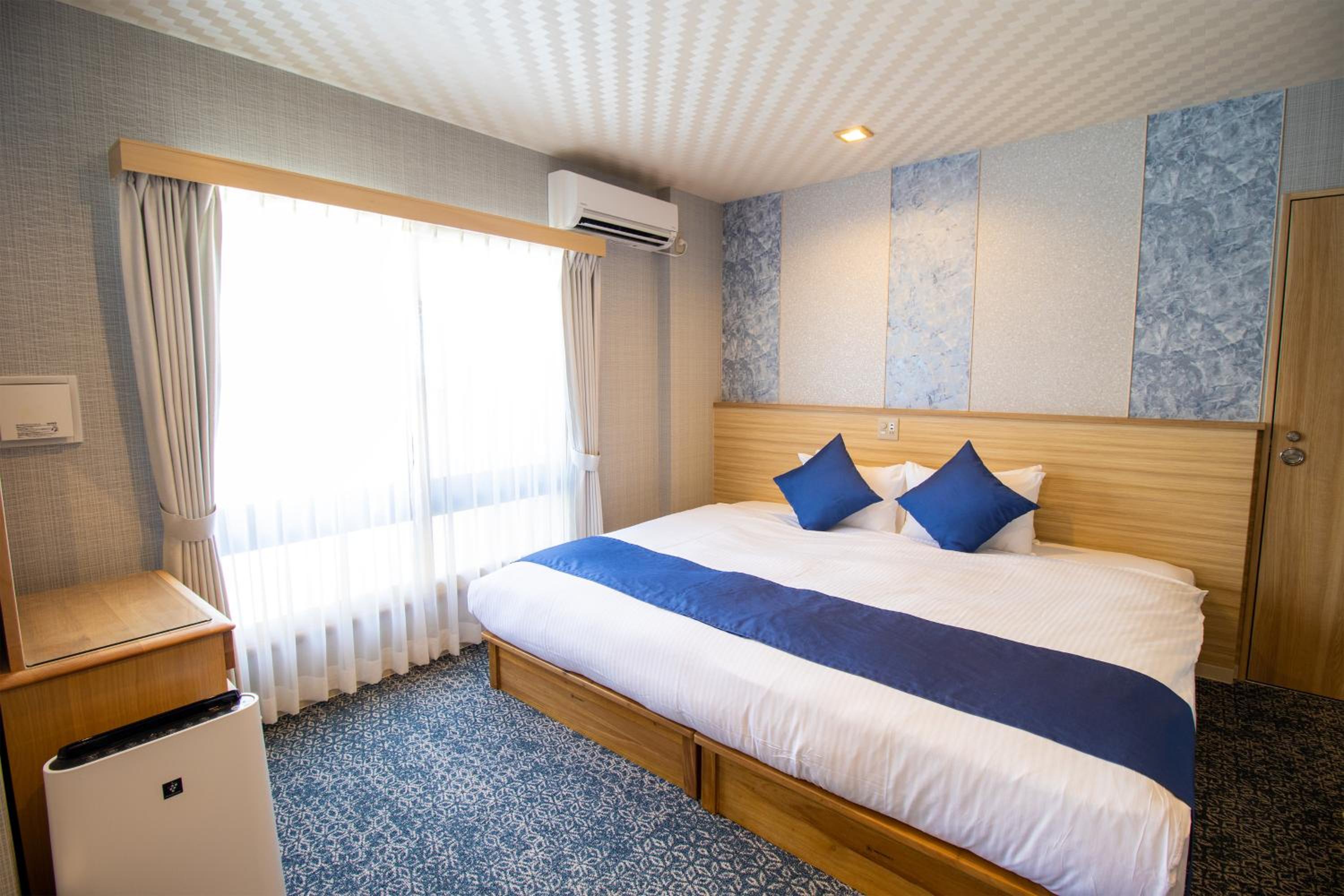 Superior King Room - Photo 7