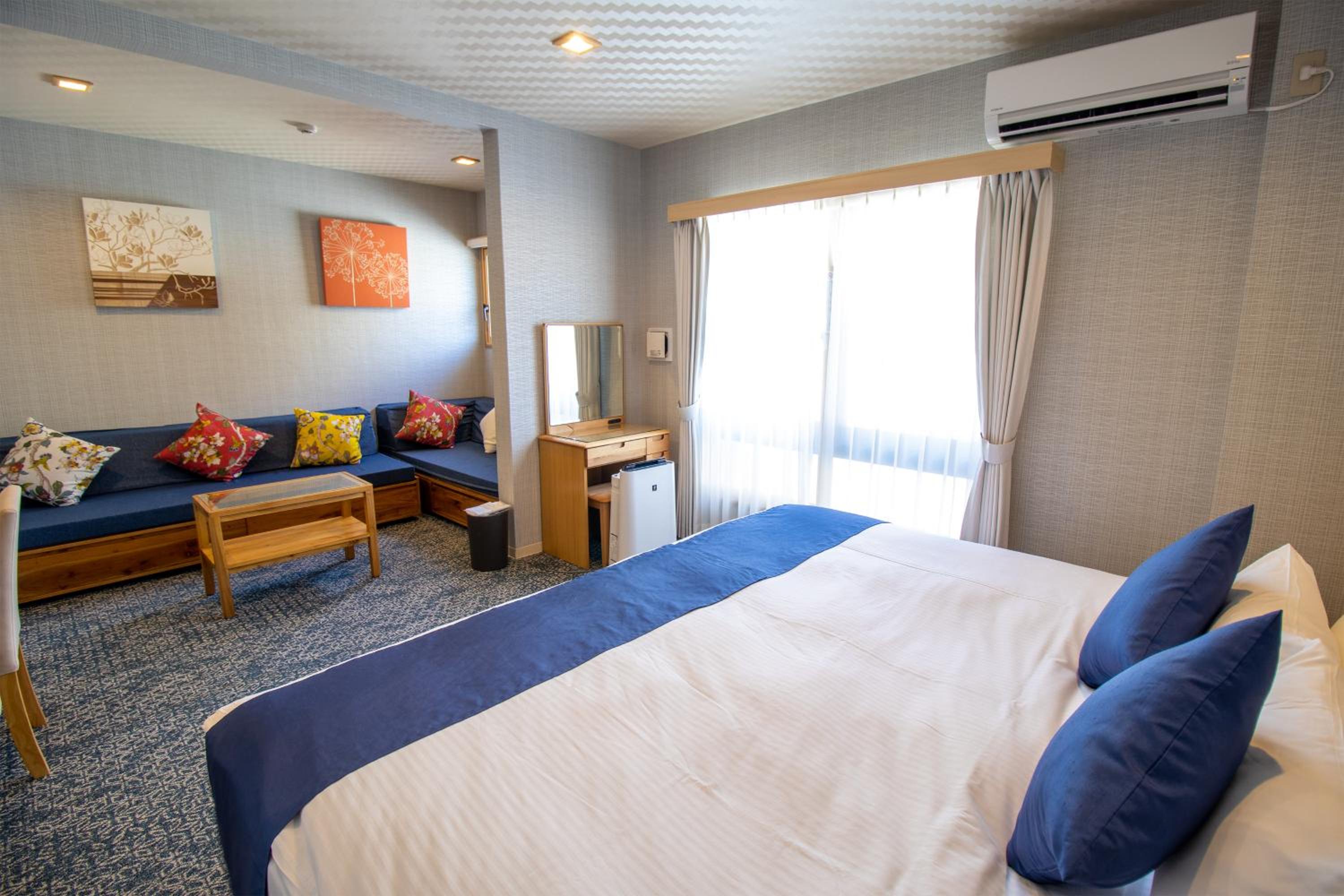 Superior King Room - Photo 25
