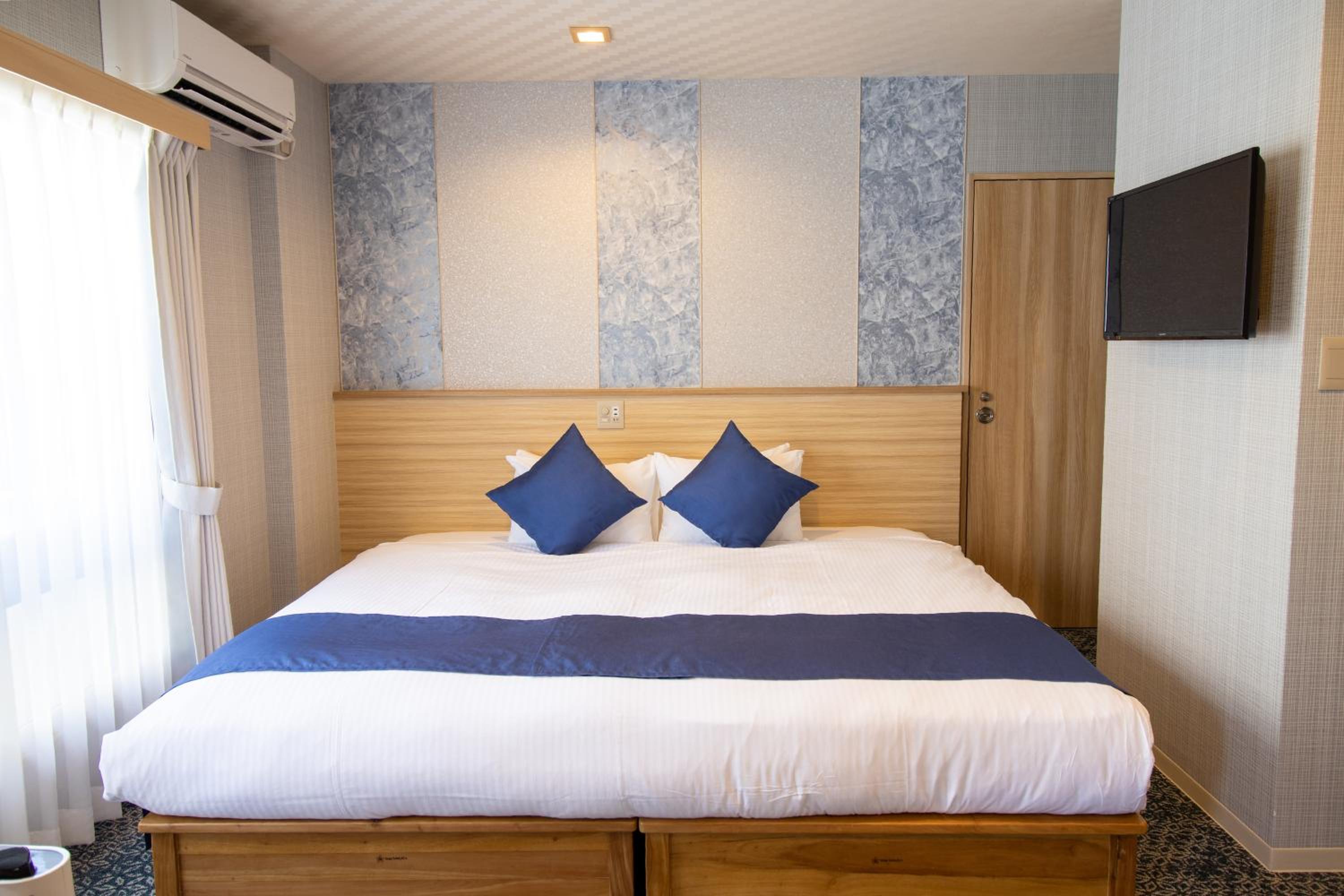 Superior King Room - Photo 3