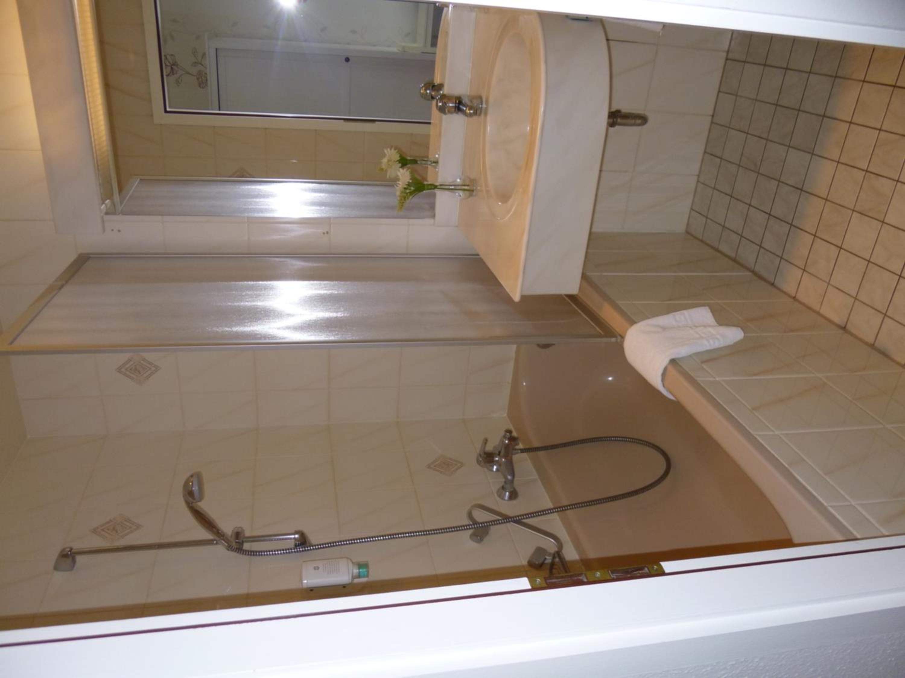 Double Room - Photo 8