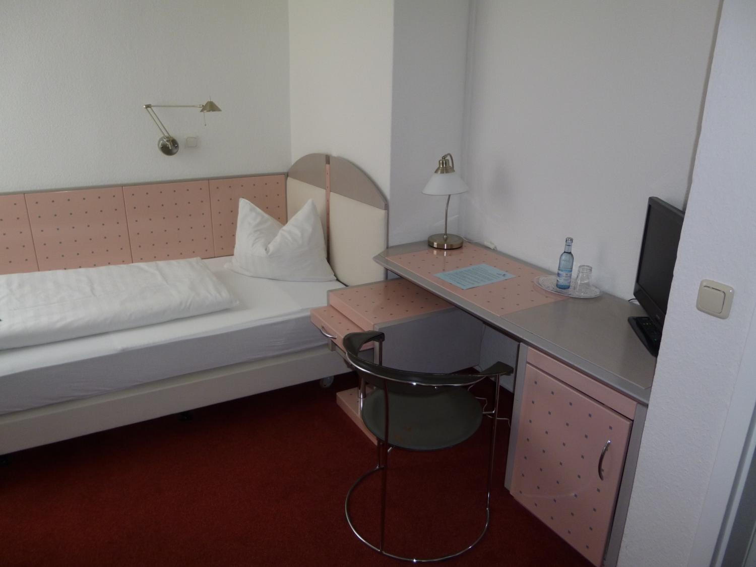 Single Room photo 2