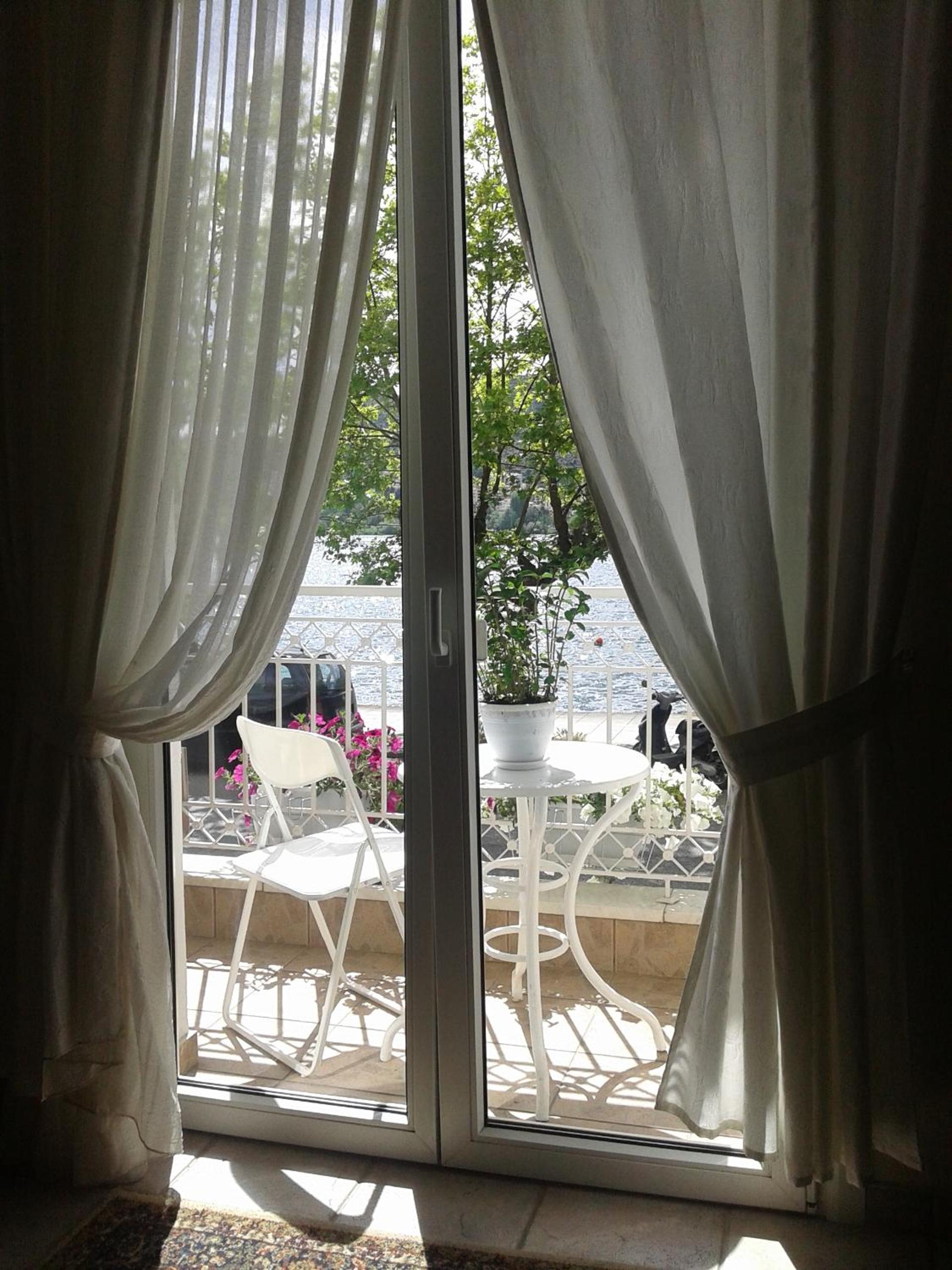 Studio with Balcony - Photo 5
