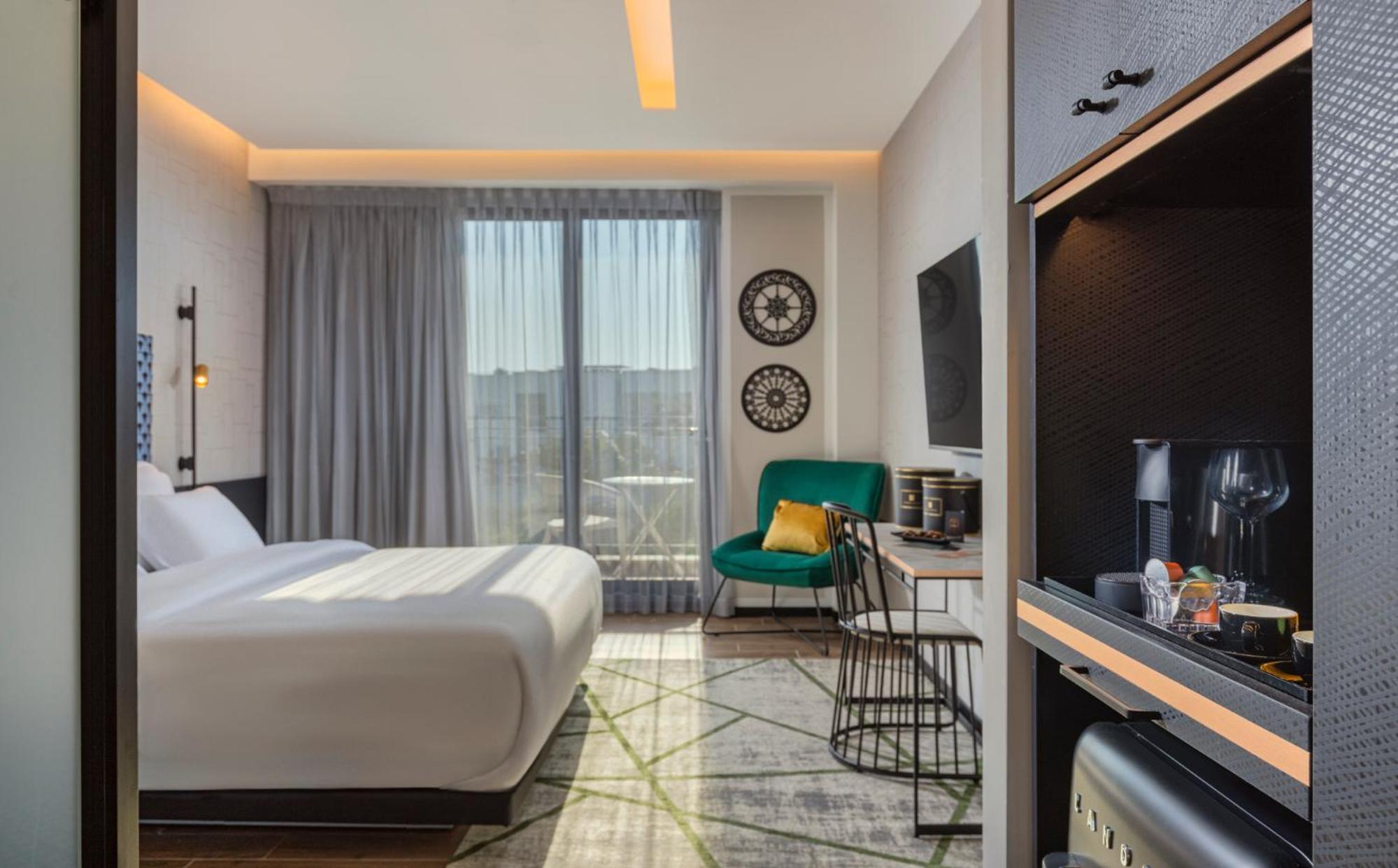 Superior Room with Balcony - Photo 1