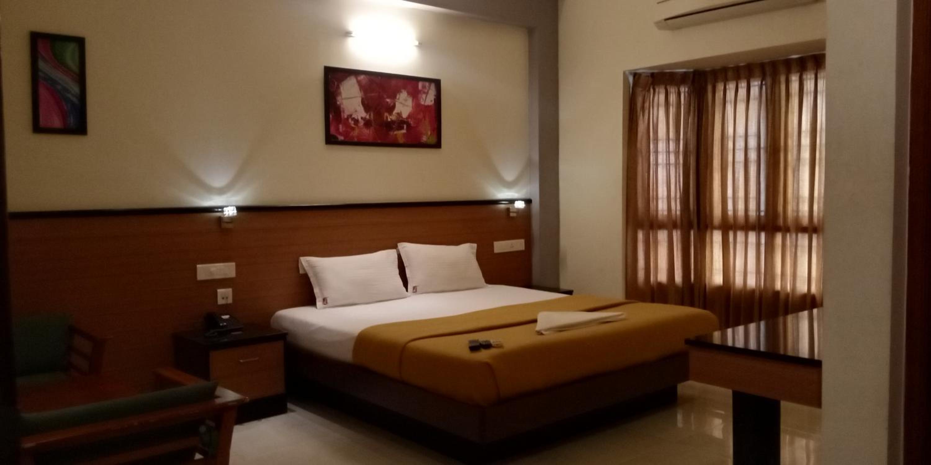Premier Double or Twin Room with Air Conditioning photo 2