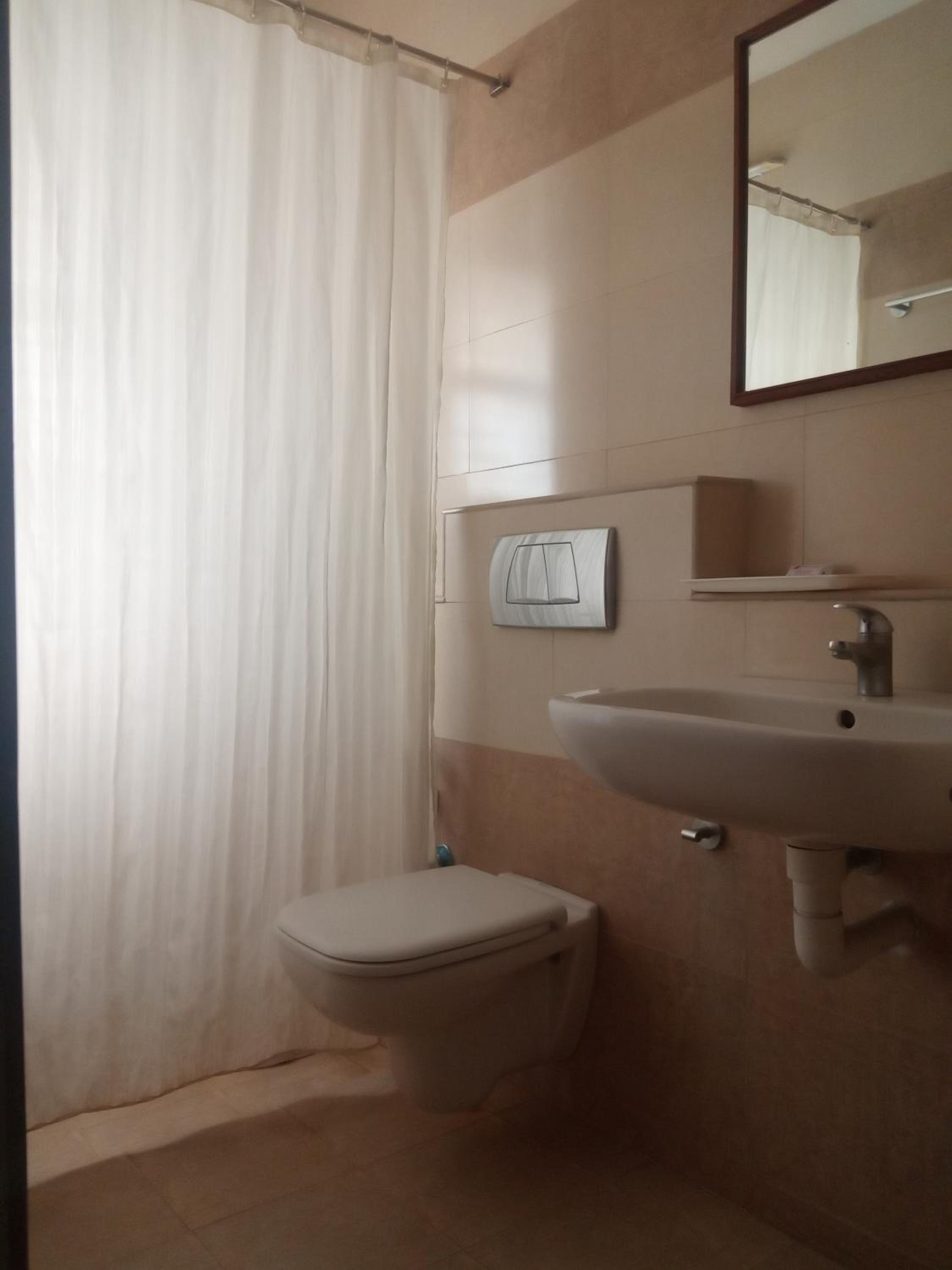 Premier Double or Twin Room with Air Conditioning photo 3