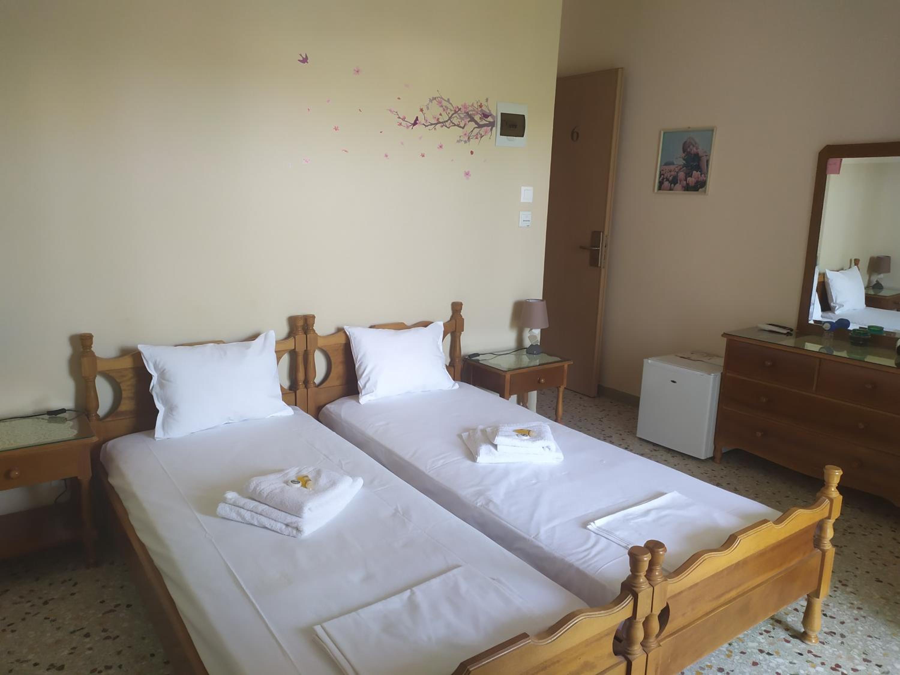 Small Twin Room photo 2