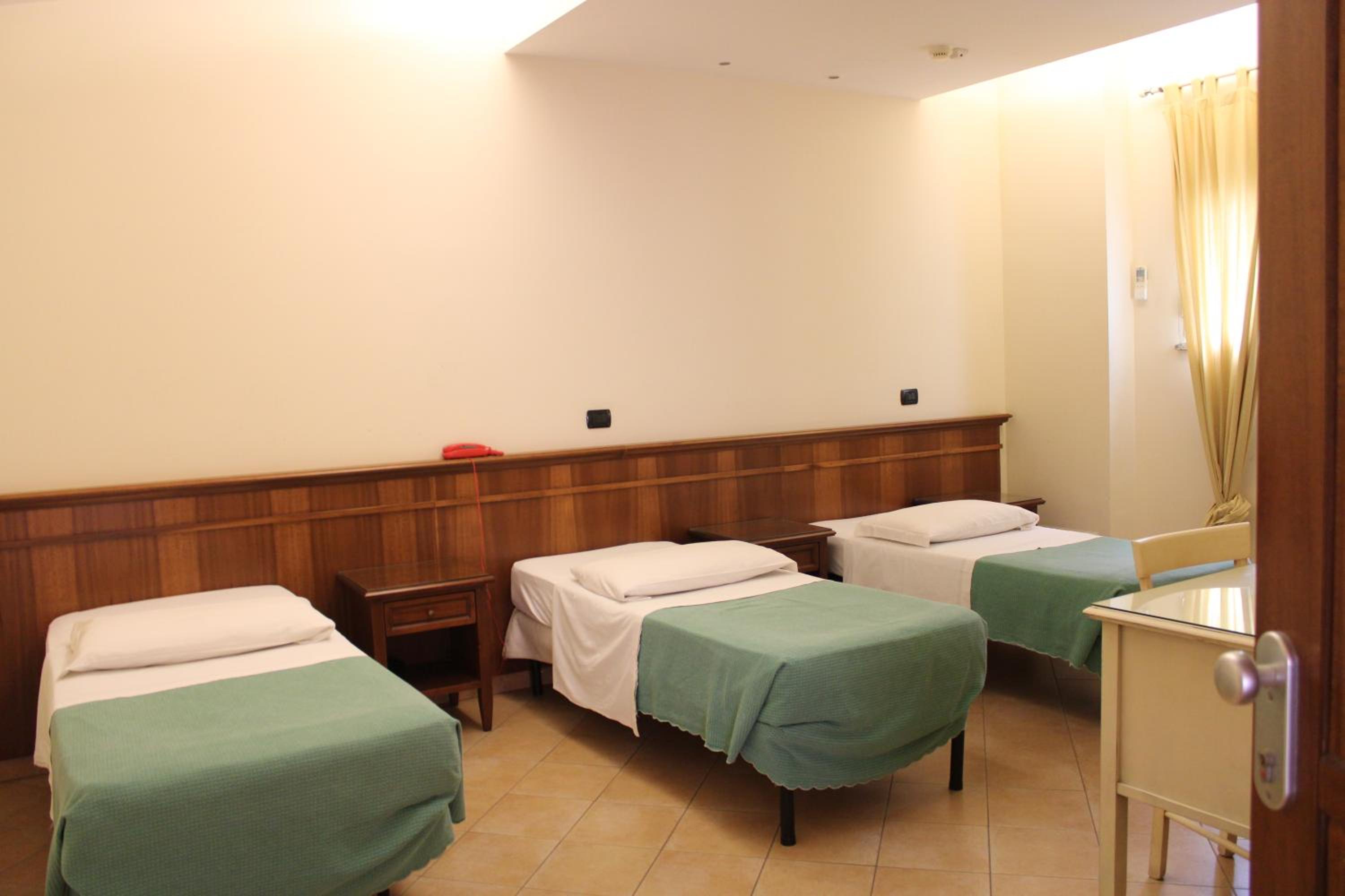 Triple Room - Photo 1