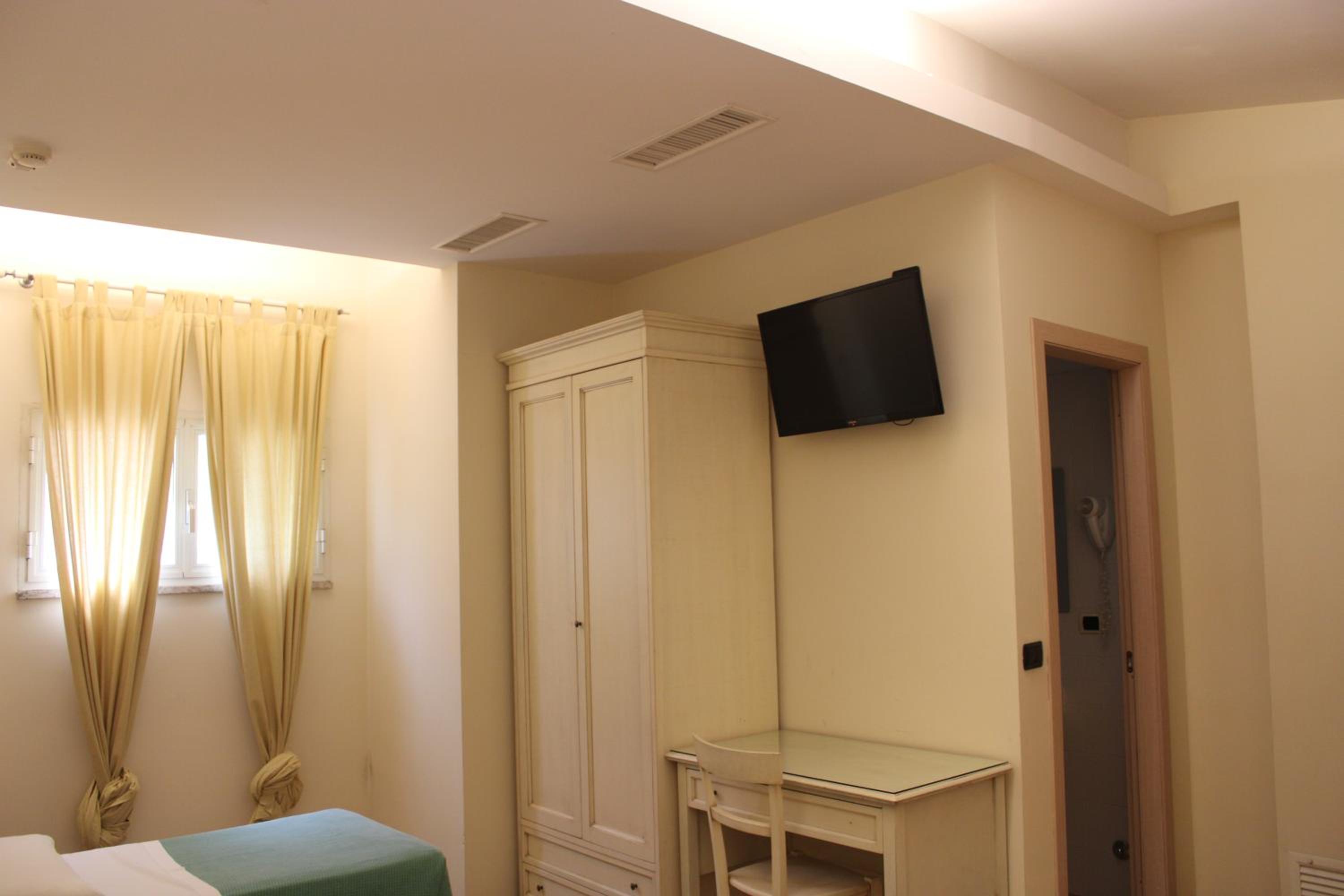 Triple Room - Photo 2