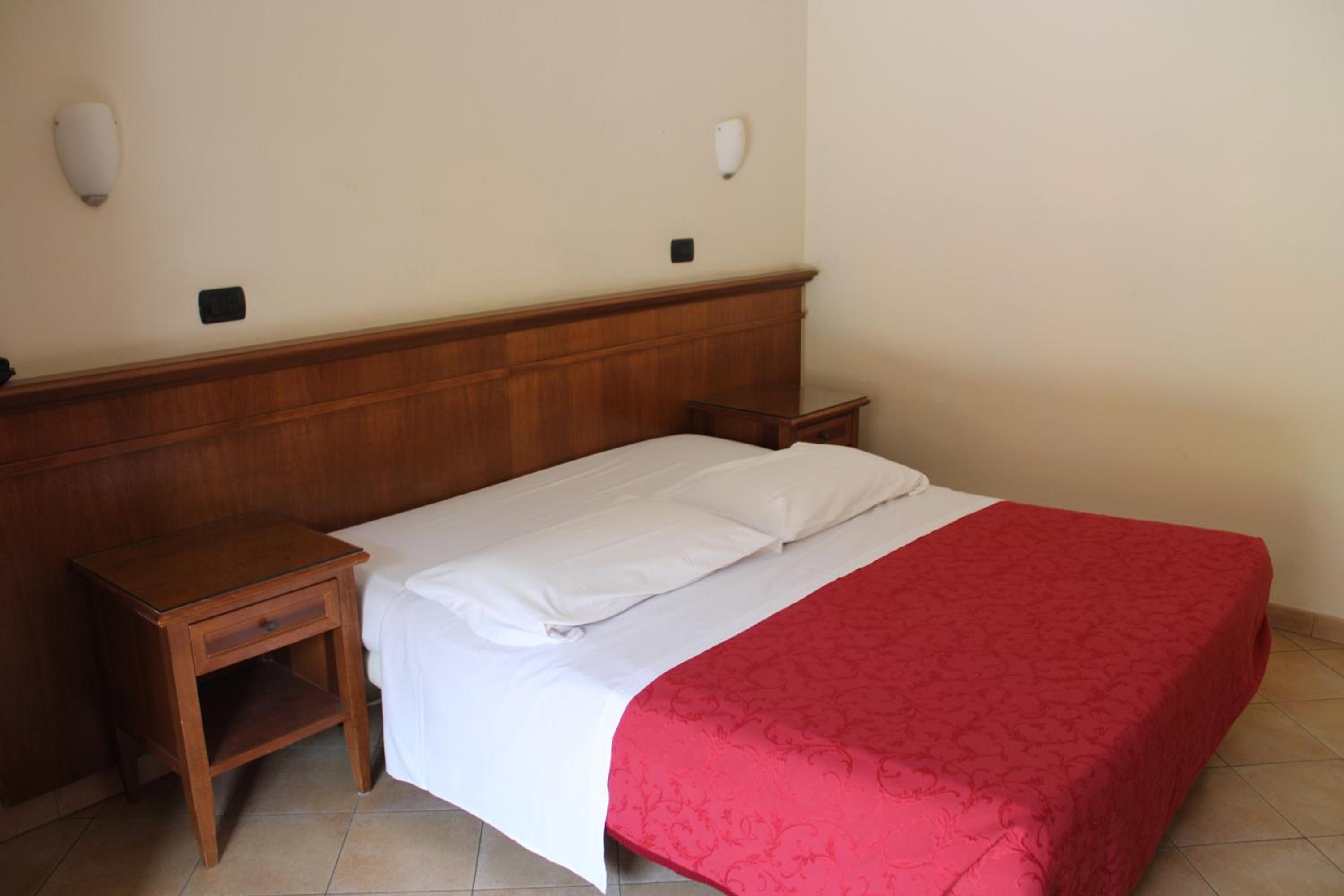 Double Room - Photo 3