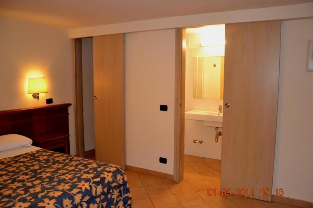 Double Room - Photo 4