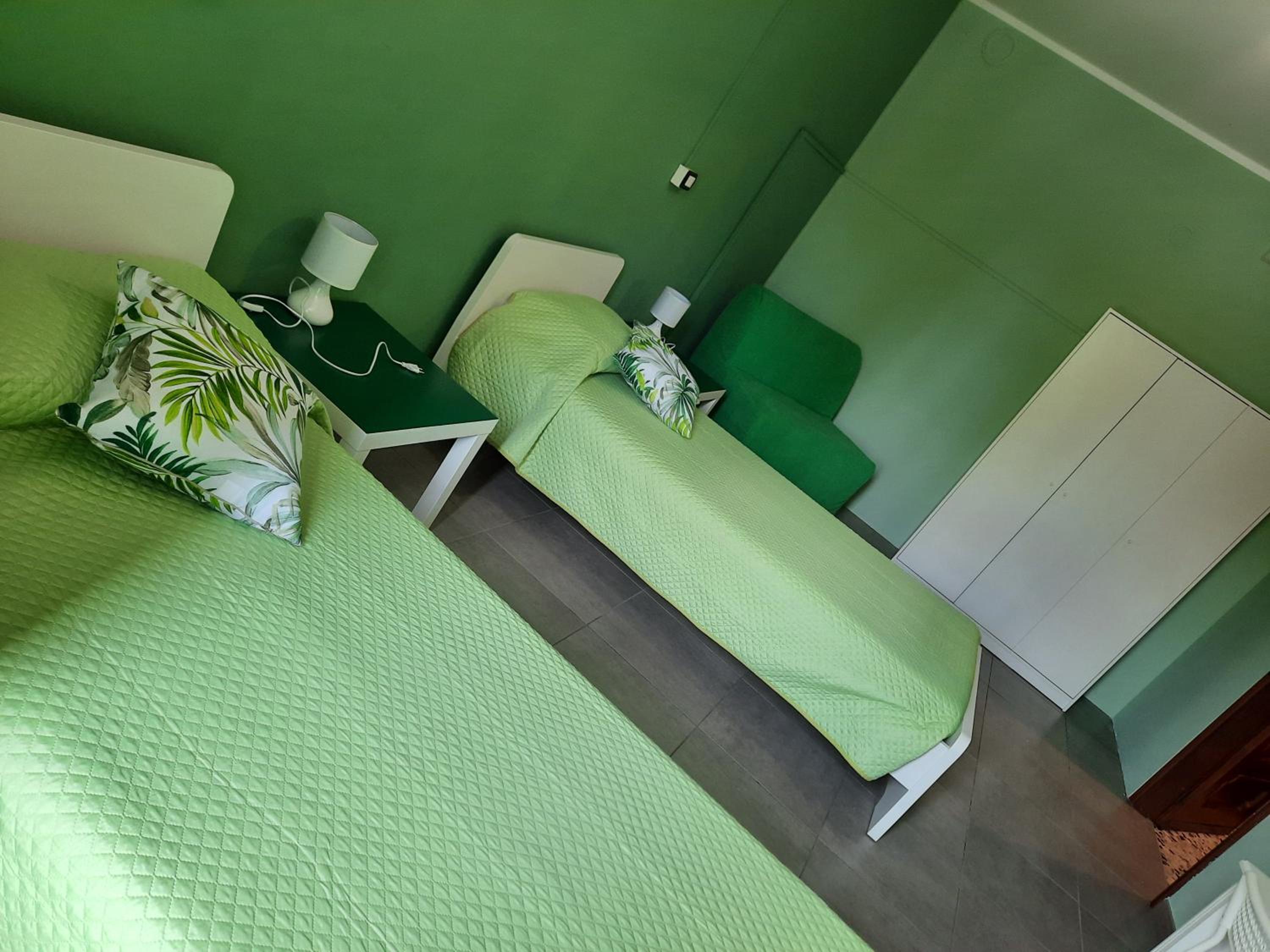 Twin Room with Extra Bed photo 2