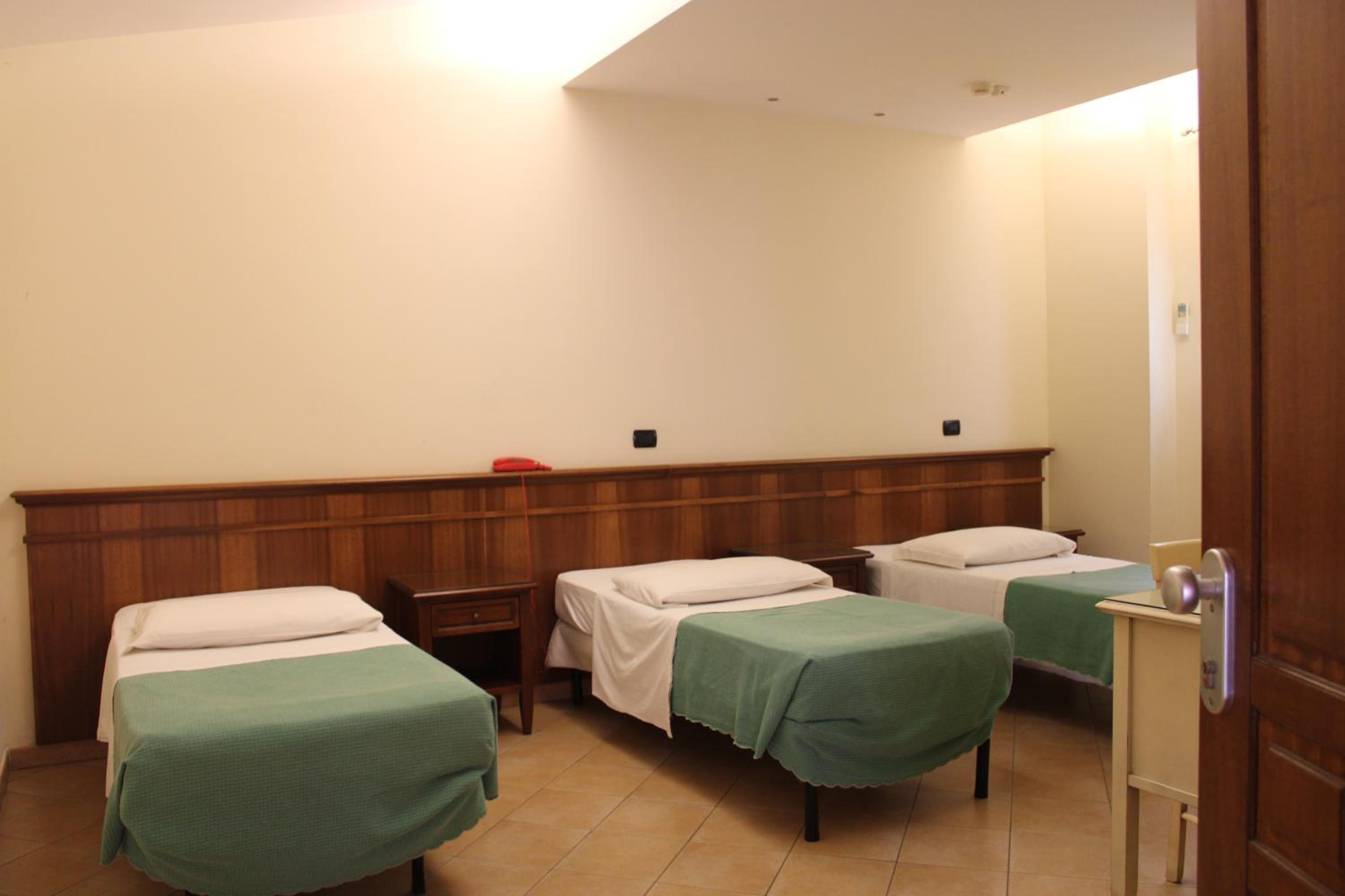 Triple Room - Photo 5