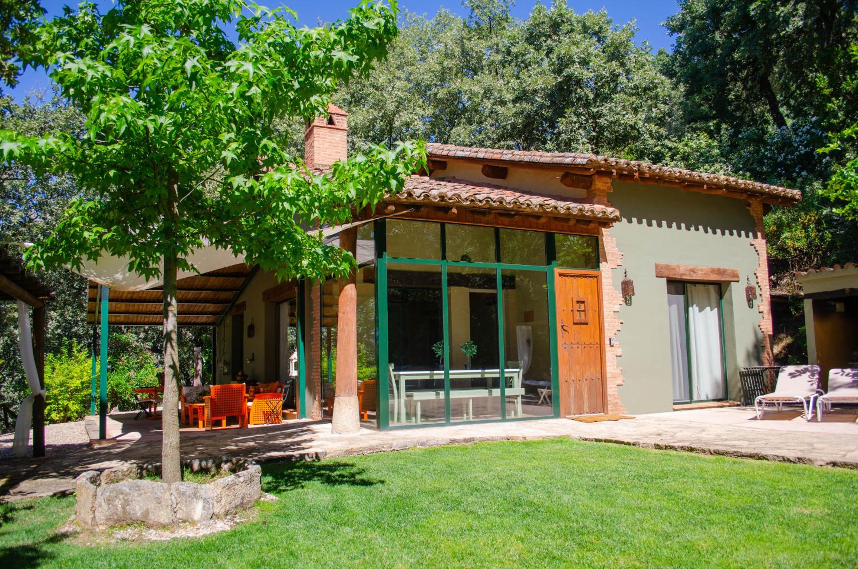 Four-Bedroom House photo 2