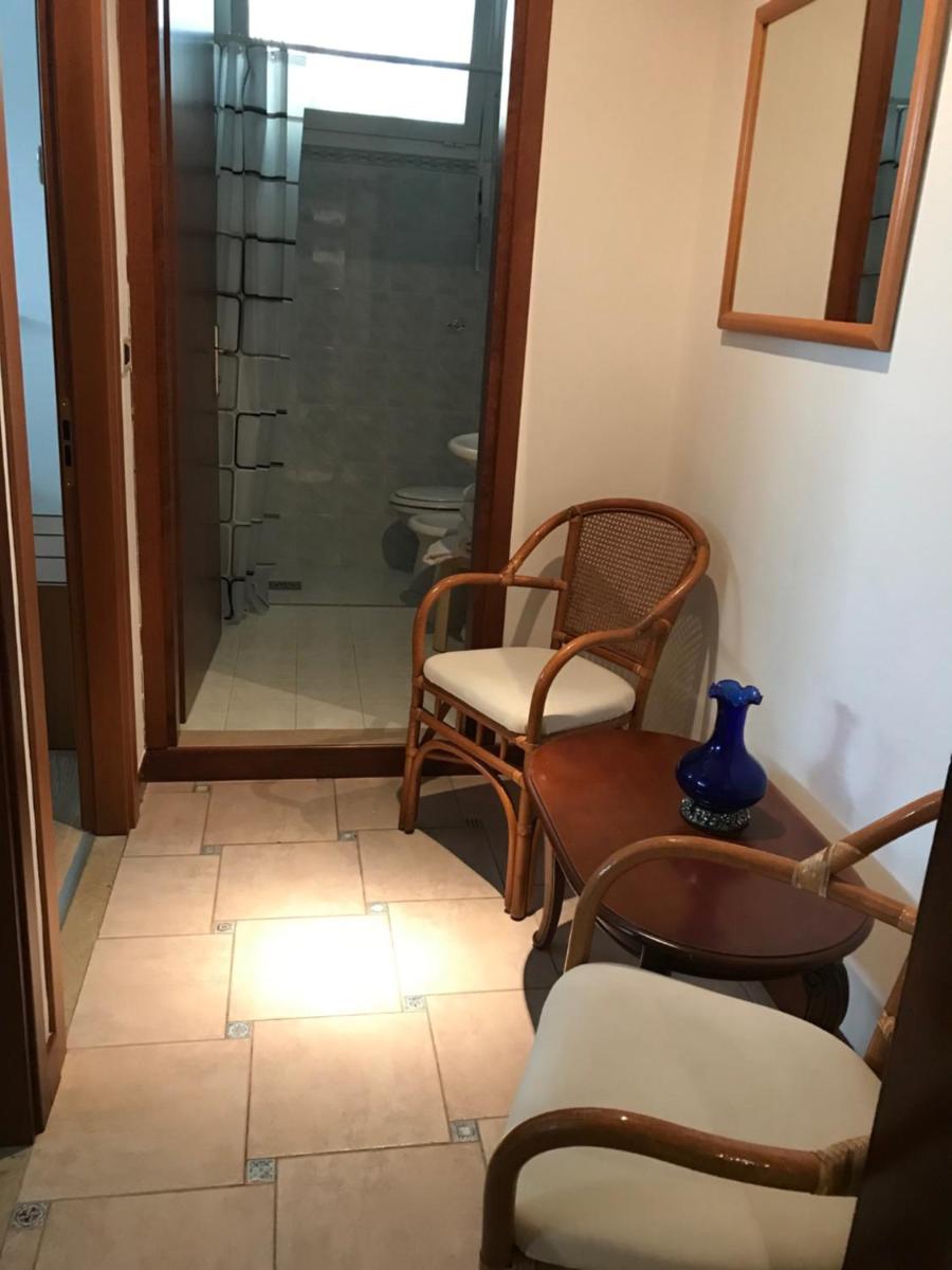 Economy Quadruple Room with Private External Bathroom photo 2