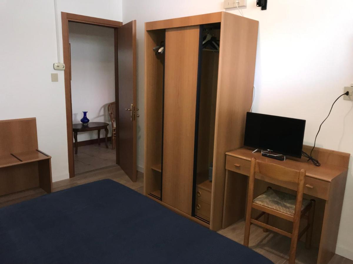 Economy Quadruple Room with Private External Bathroom photo 1