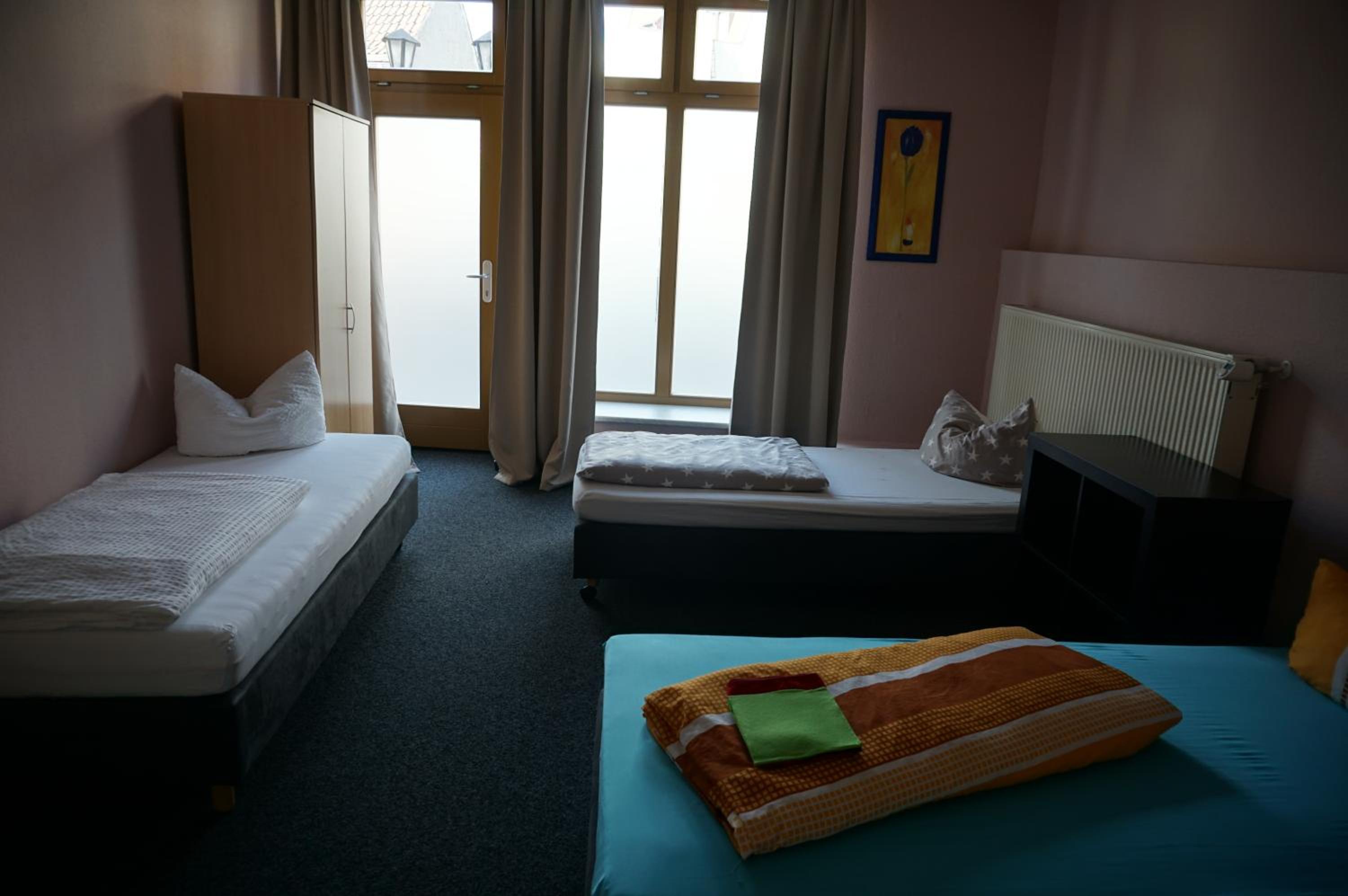 Basic Triple Room with Shared Bathroom photo 1