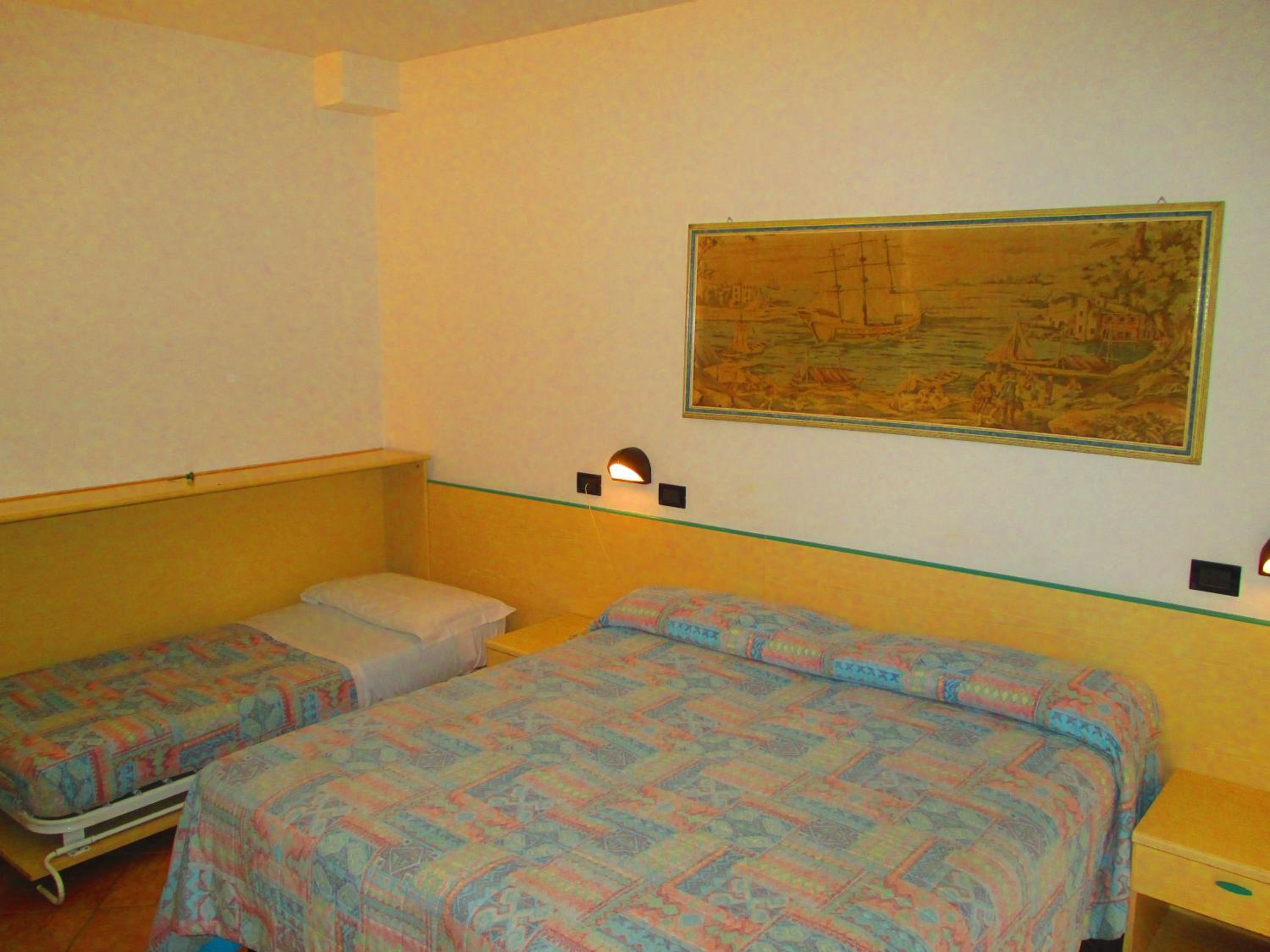 Double or Twin Room - Photo 7