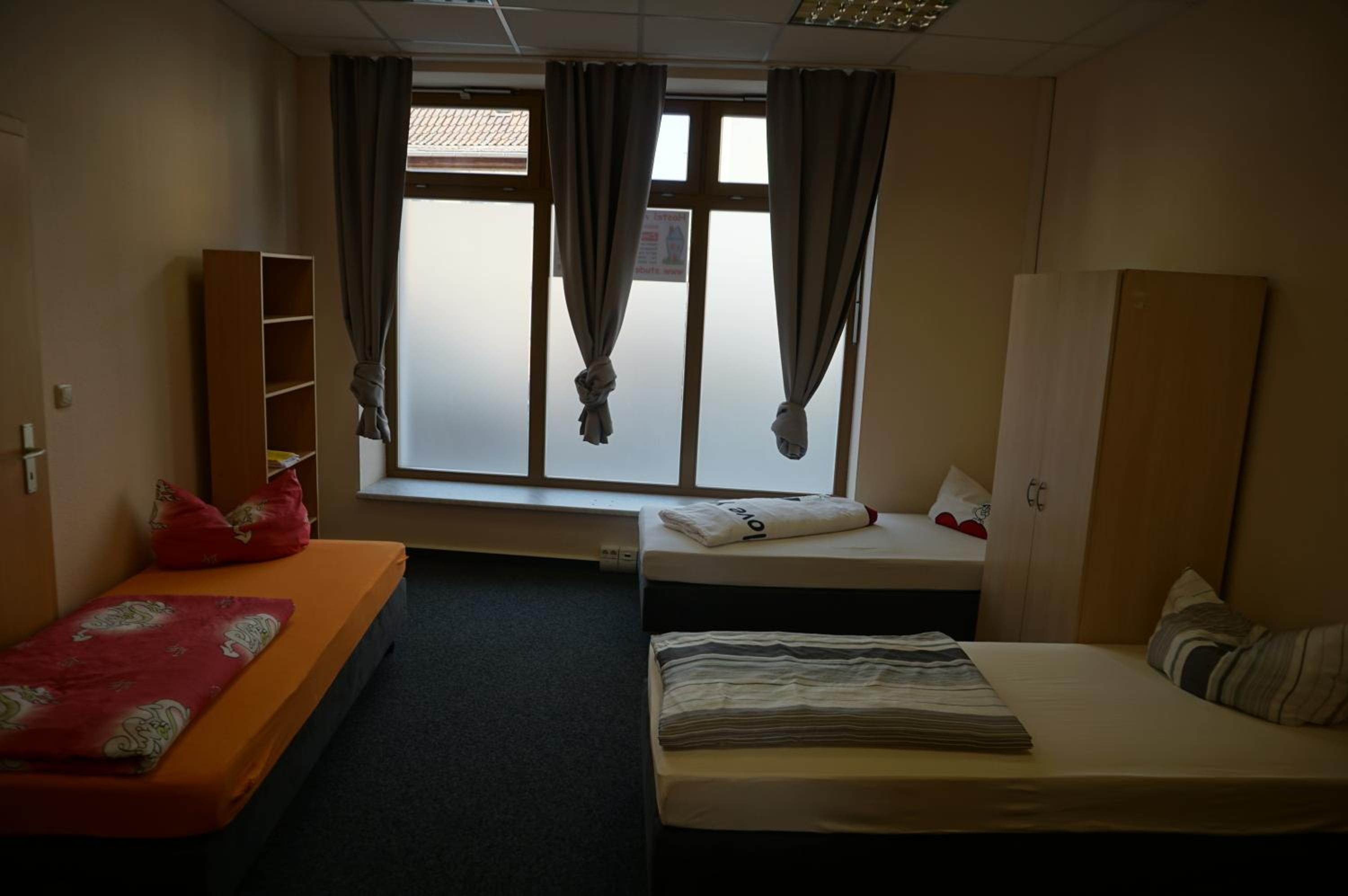 Basic Triple Room with Shared Bathroom photo 3