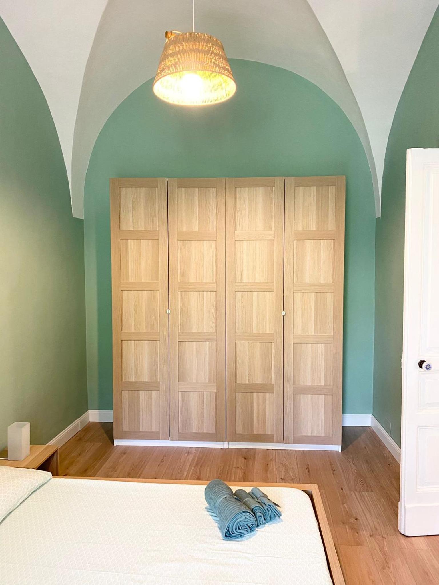 One-Bedroom Apartment - Photo 1