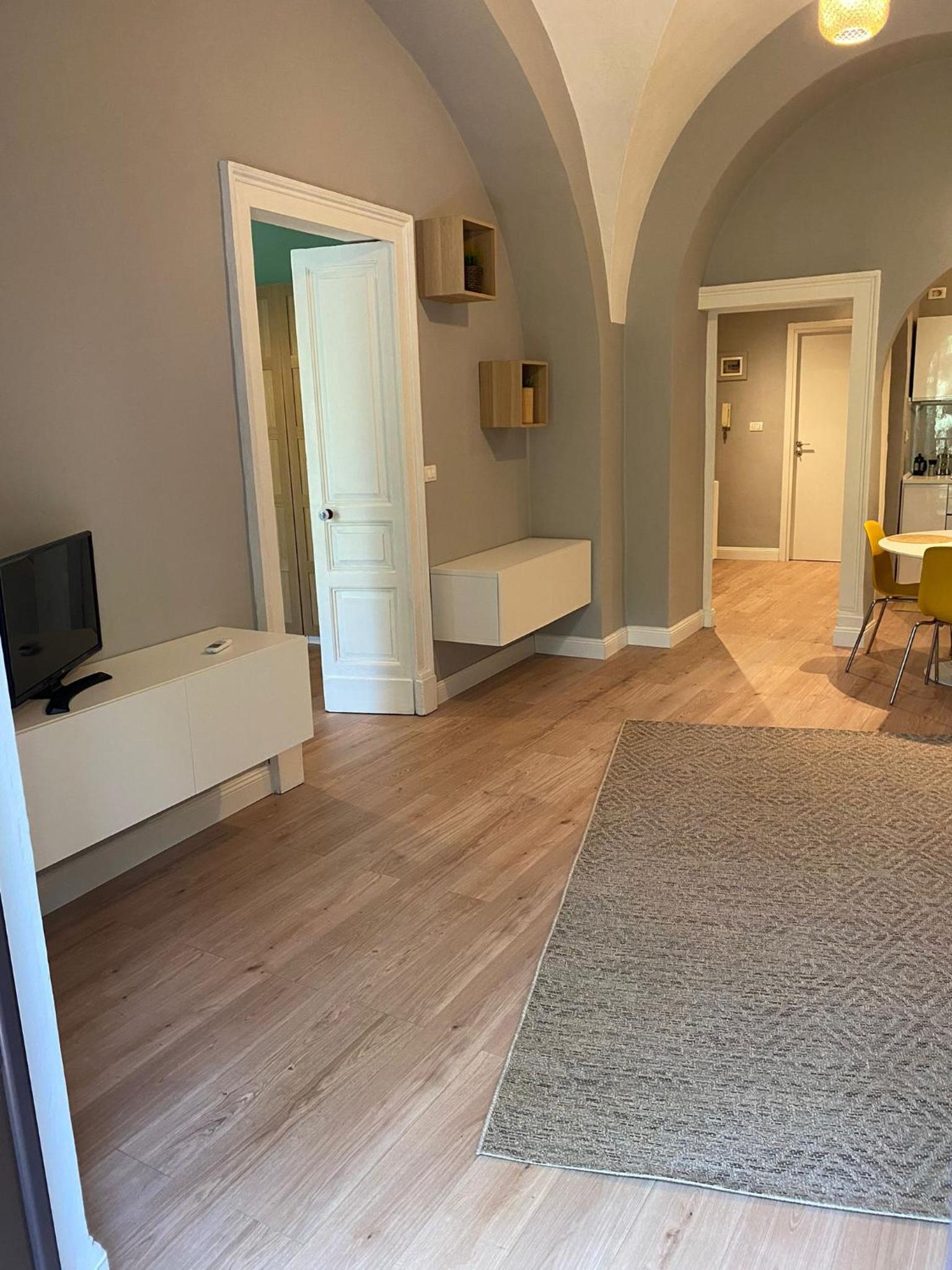 One-Bedroom Apartment - Photo 2