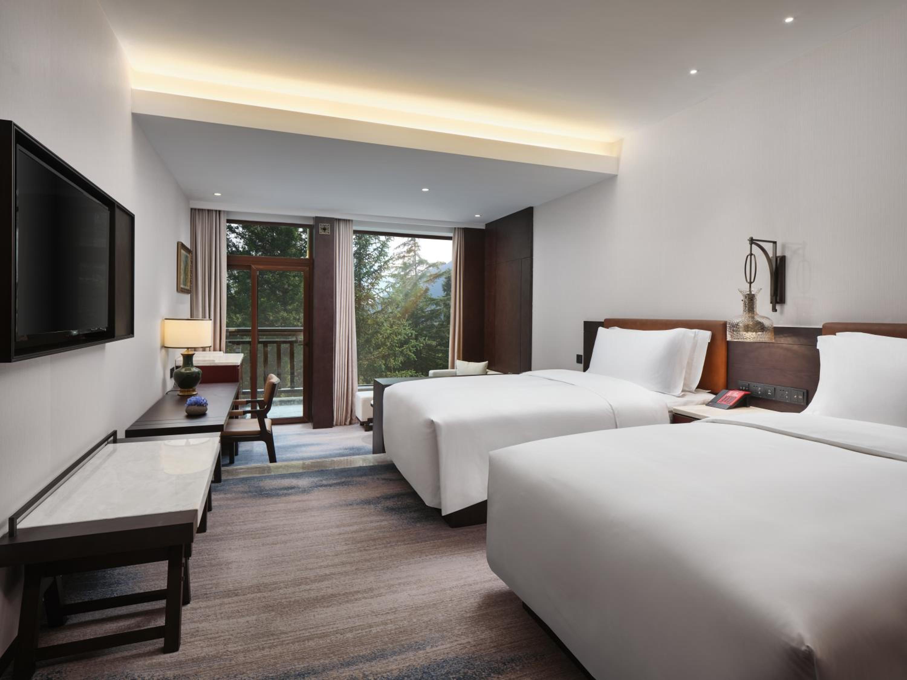 Premium Twin Room with Balcony and Mountain View - Photo 1