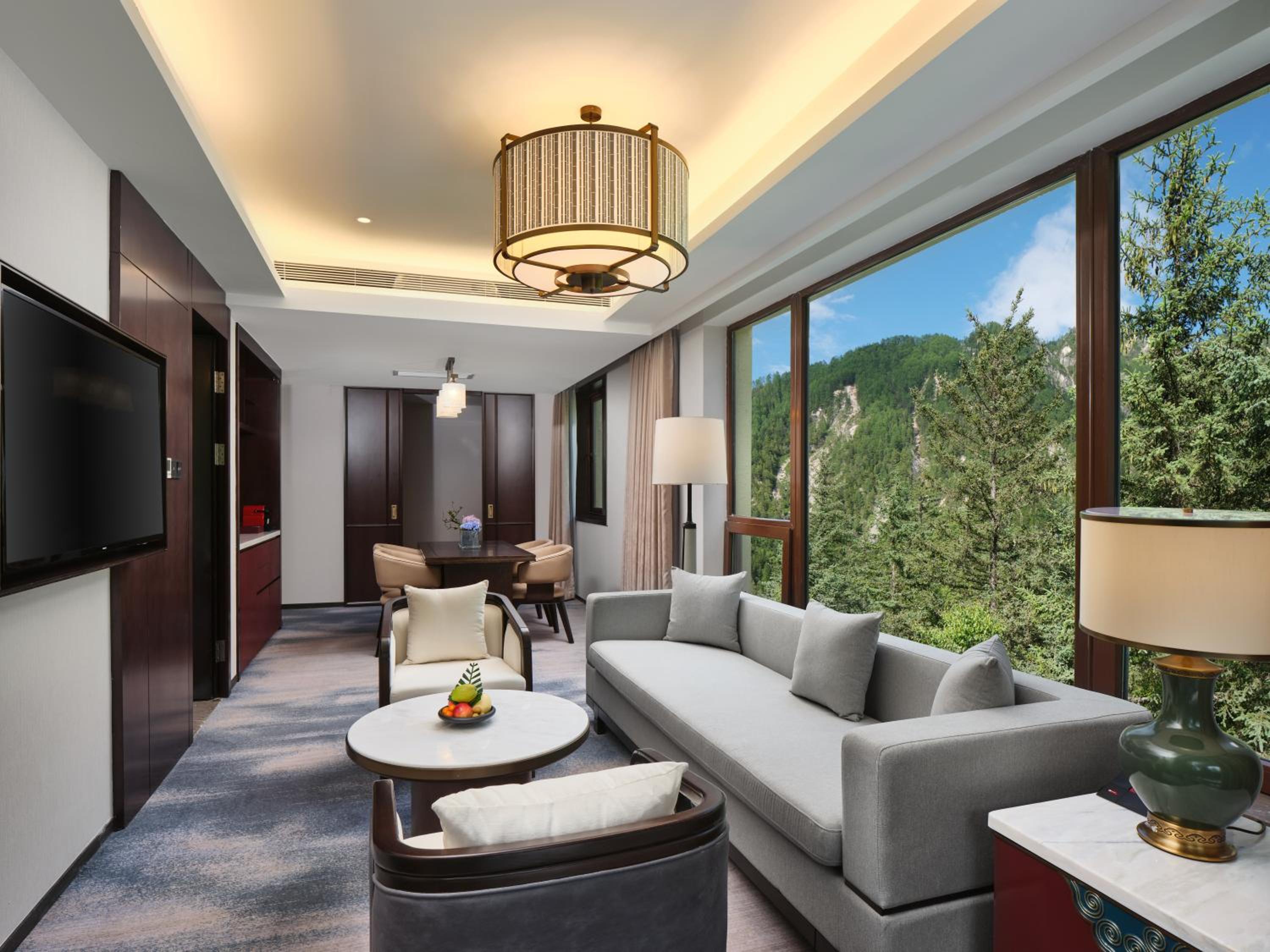 Suite - Photo 8
